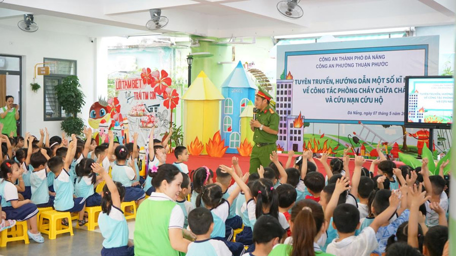 Những buổi tập huấn thiết thực, sinh động khiến trẻ rất hào hứng. 0.jpg