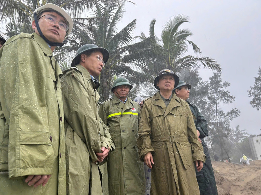 Phó Thủ tướng Trần Hồng Hà kiểm tra công tác ứng phó với mưa lũ tại Đà Nẵng. img-6332.jpg