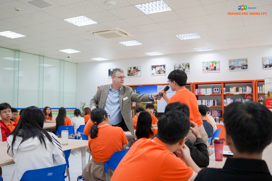 Hoạt động giao lưu. trai-nghiem.jpg