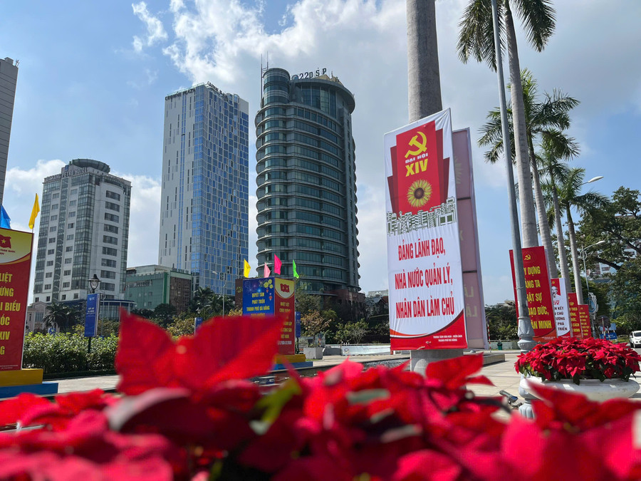 Đà Nẵng rực rỡ cờ hoa chào mừng Đại hội XIV của Đảng.