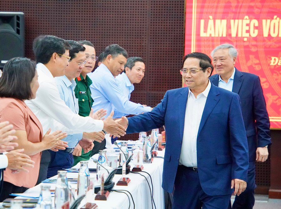 Thủ tướng Chính phủ làm việc với Ban Thường vụ Thành ủy Đà Nẵng. Ảnh: Cổng TTĐT Đà Nẵng