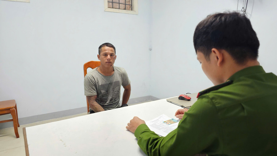 Nguyễn Tuấn Đạt tại cơ quan công an. (Ảnh: CACC)