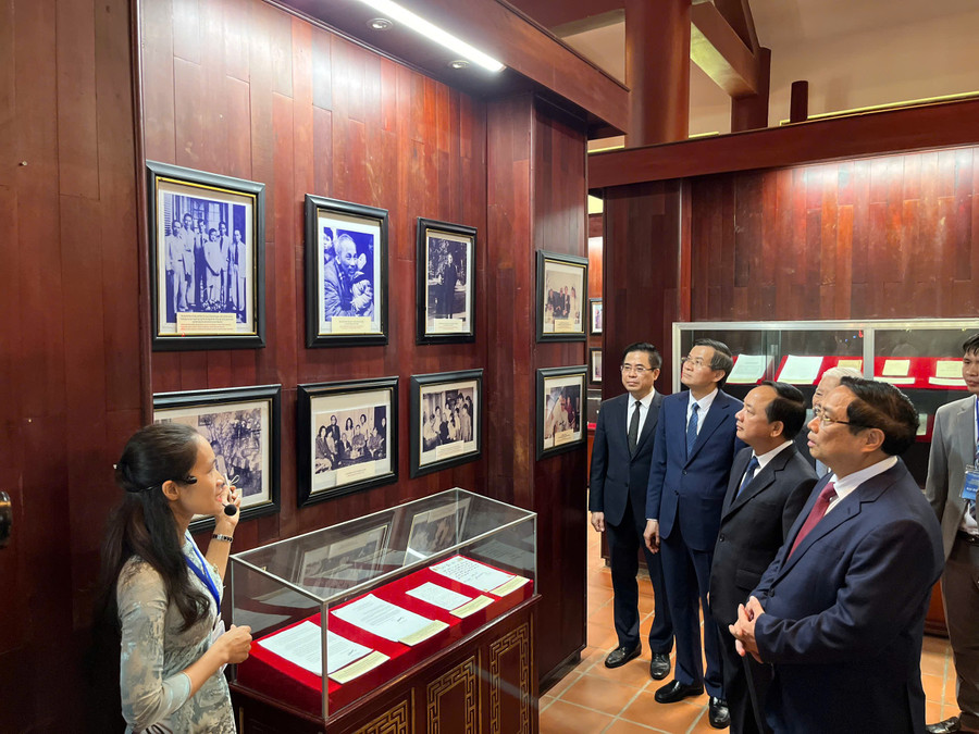 Thủ tướng Phạm Minh Chính thăm Khu lưu niệm cố Thủ tướng Phạm Văn Đồng, ở xã Mộ Đức (tỉnh Quảng Ngãi). 