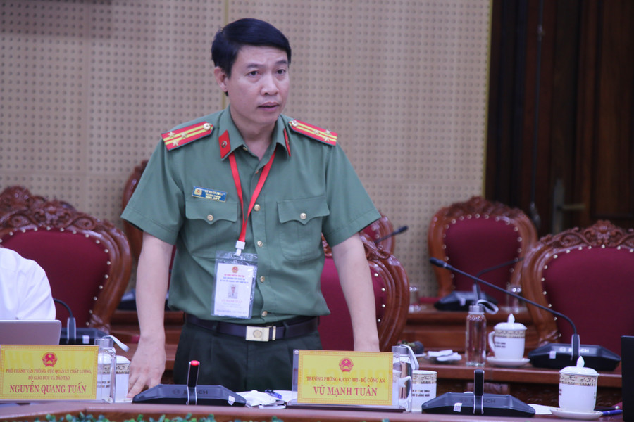 Thượng tá Vũ Mạnh Tuân – Trưởng phòng 6, Cục An ninh chính trị nội bộ - Bộ Công an nêu ý kiến tại buổi làm việc. img-3000.jpg