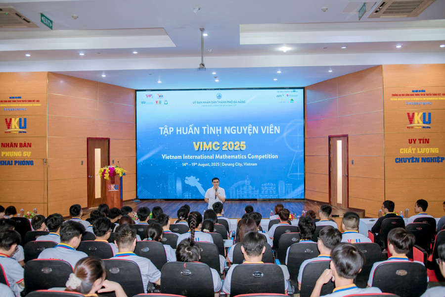 Trường VKU tập huấn cho các tình nguyện viên tham gia hỗ trợ tại Kỳ thi. da-nang-3.jpg