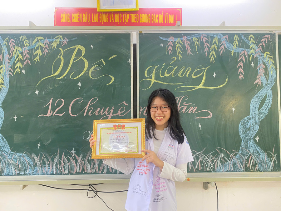 Em Lê Khánh Nguyên - học sinh lớp 12/6 Trường THPT chuyên Lê Thánh Tông.