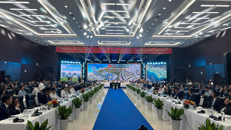 Quang cảnh Diễn đàn. cbe6d613de45551b0c54.jpg