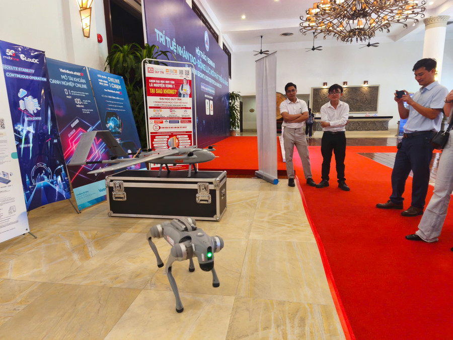 Các trang thiết bị, công nghệ hiện đại được trưng bày tại hội thảo. 