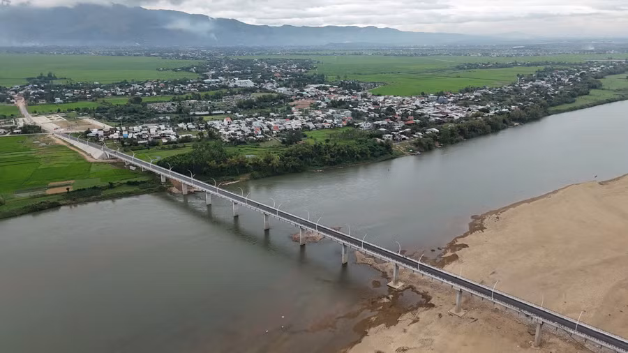 Cầu Sông Thu kết nối giao thông giữa huyện Duy Xuyên và huyện Đại Lộc.