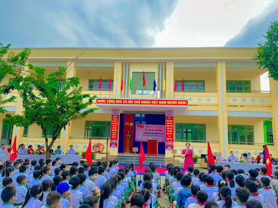 Lớp học mới của Trường Tiểu học Nguyễn Bá Ngọc được xây dựng từ vốn đầu tư của Nhà nước trong chương trình mục tiêu quốc gia.