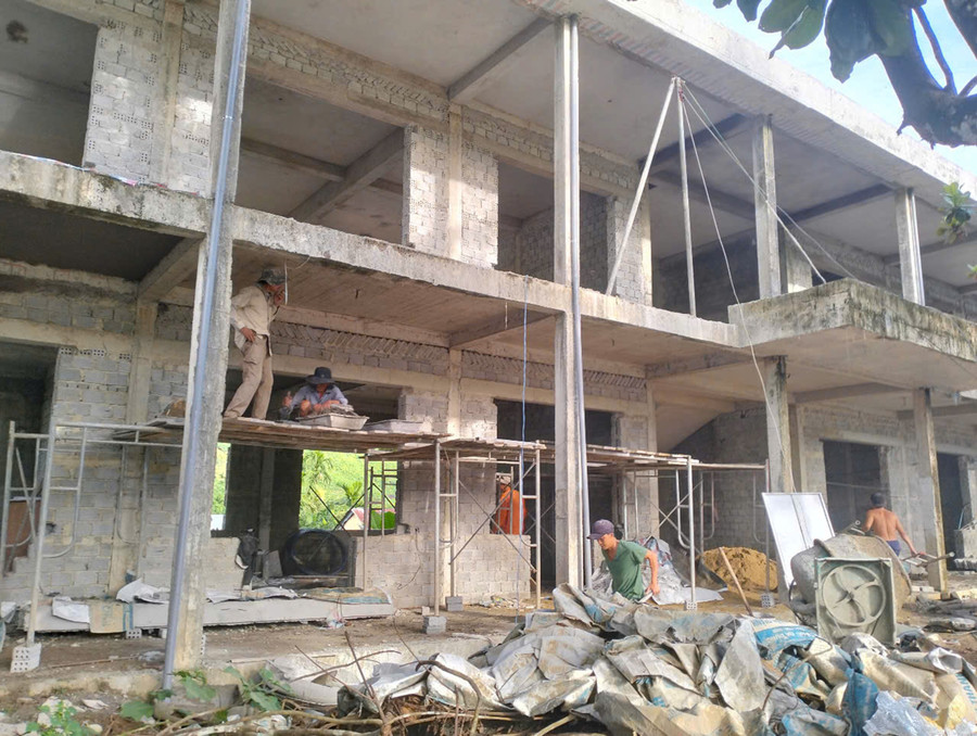 Các trường mới được xây dựng sẽ đáp ứng tốt hơn nhu cầu học tập của học sinh. giam-ngheo-4.jpg