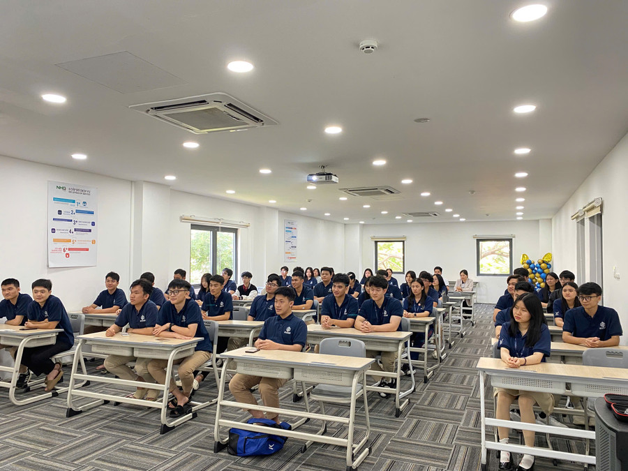 Trường Liên cấp thành phố giáo dục Quốc tế - IEC Quảng Ngãi phổ biến quy chế thi cho thí sinh. e5ba11a4f26d45331c7c.jpg