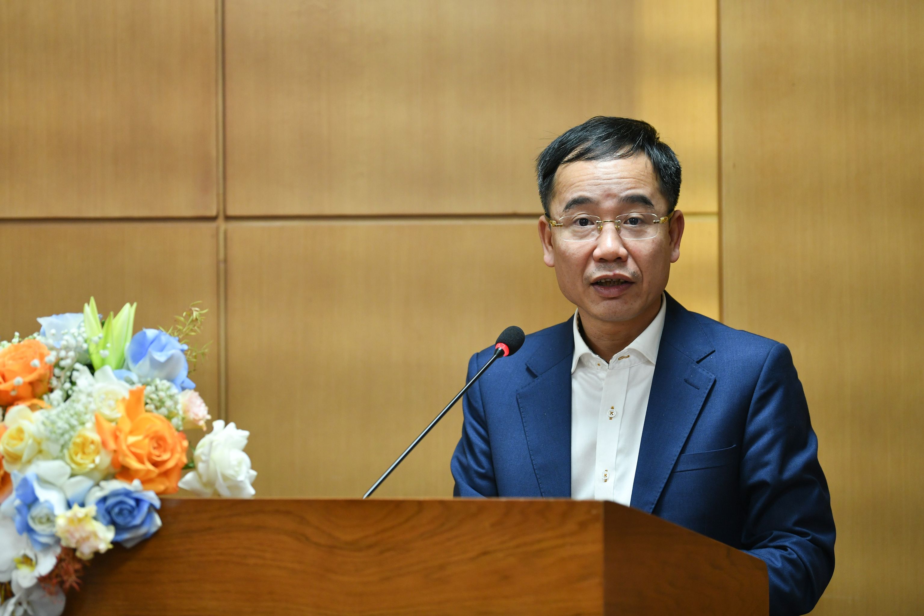 Ông Nguyễn Văn Hiếu - Phó Cục trưởng Cục Báo chí, Bộ TT&TT, thành viên Hội đồng chung khảo. Ông Nguyễn Văn Hiếu - Phó Cục trưởng Cục Báo chí, Bộ TT&TT, thành viên Hội đồng chung khảo.