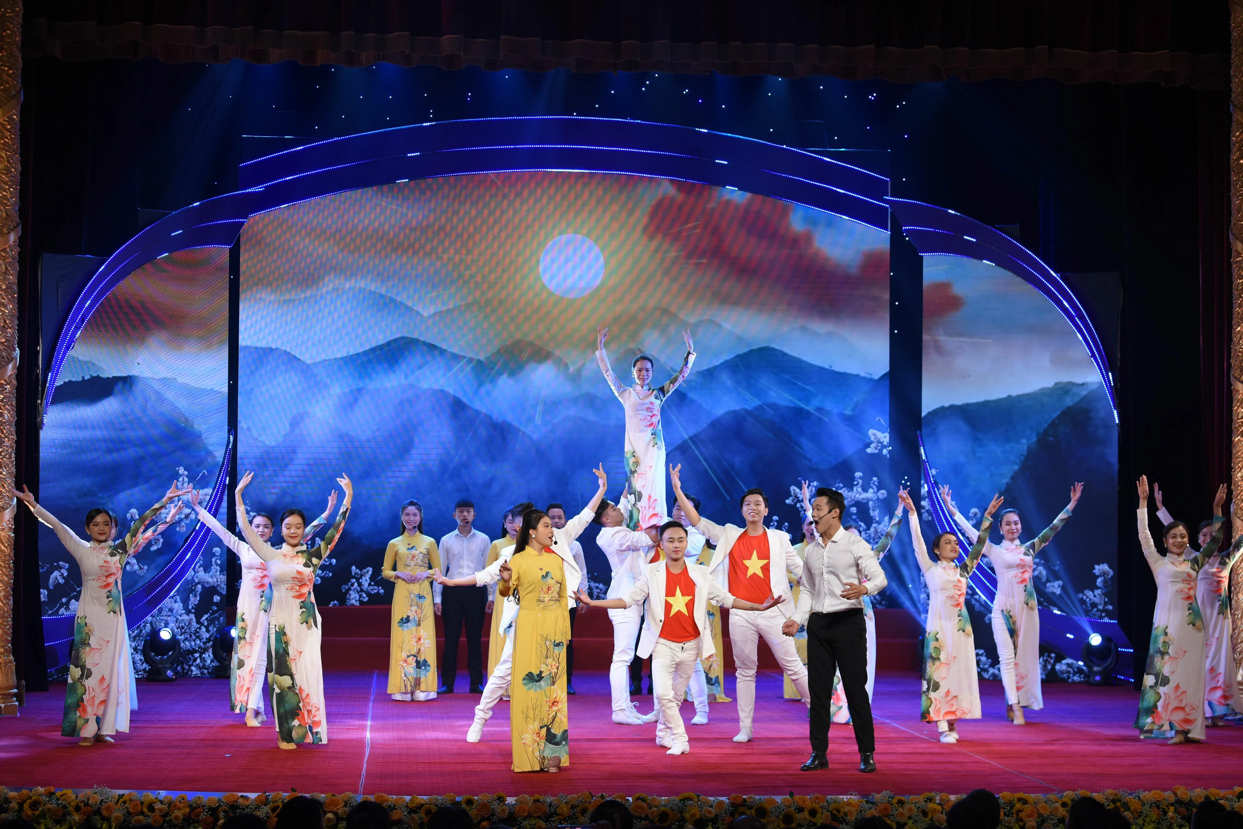 Lễ trao Giải báo chí toàn quốc 'Vì sự nghiệp Giáo dục Việt Nam' năm 2022 ảnh 14