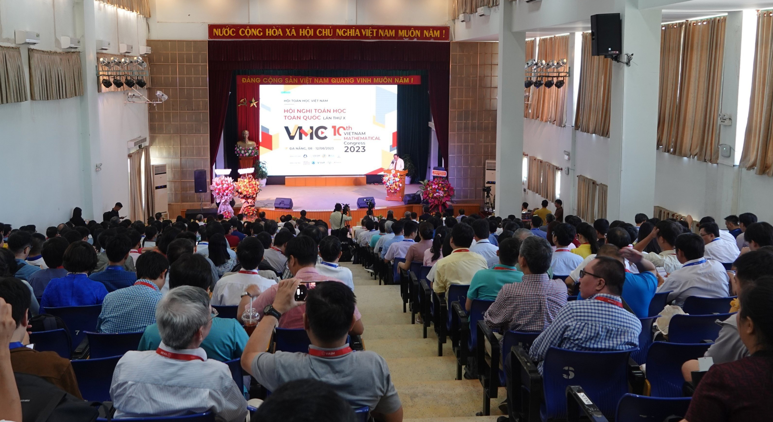 Phiên khai mạc Hội nghị Toán học toàn quốc lần thứ X.