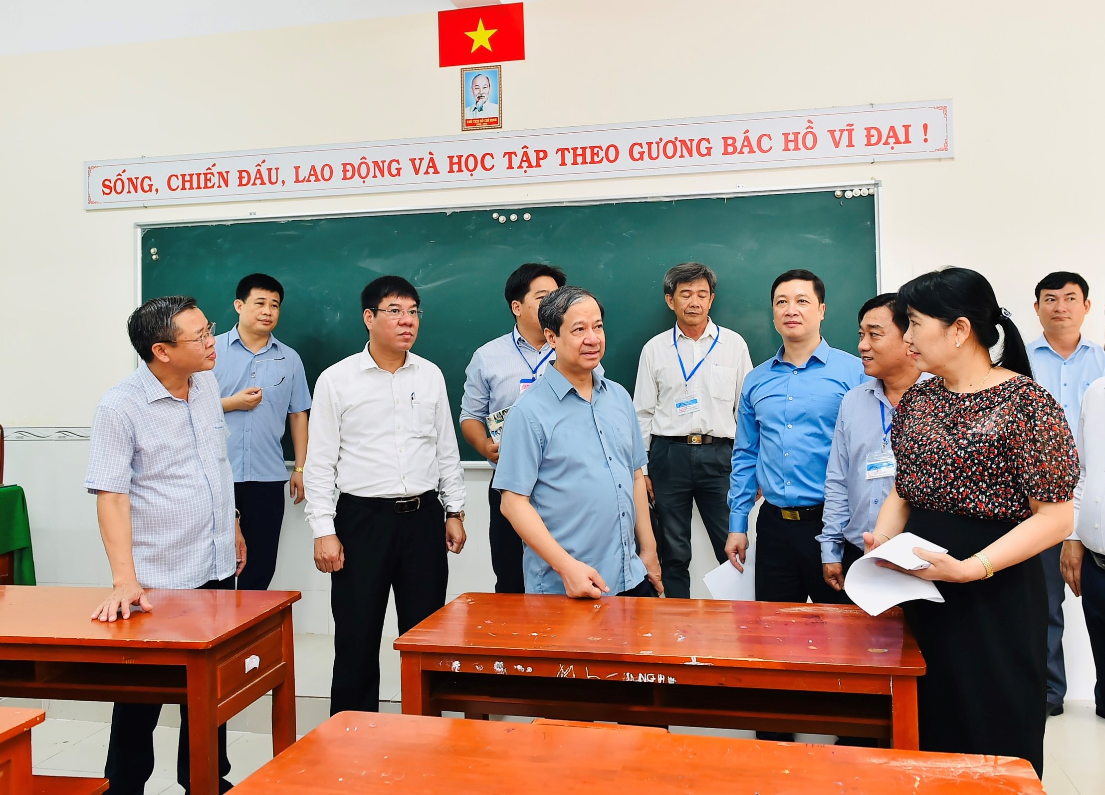 Bộ trưởng Nguyễn Kim Sơn kiểm tra công tác chuẩn bị Kỳ thi tốt nghiệp THPT tại Trường THPT Vị Thanh. Bộ trưởng Nguyễn Kim Sơn kiểm tra công tác chuẩn bị Kỳ thi tốt nghiệp THPT tại Trường THPT Vị Thanh.