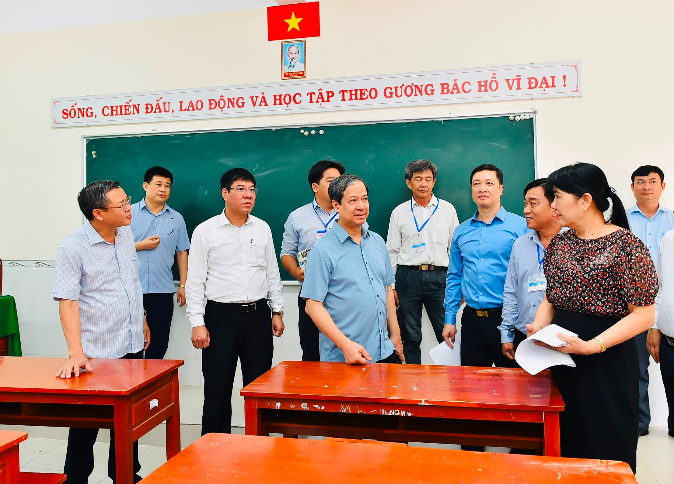 Bộ trưởng Nguyễn Kim Sơn kiểm tra công tác chuẩn bị Kỳ thi tốt nghiệp THPT tại Trường THPT Vị Thanh.