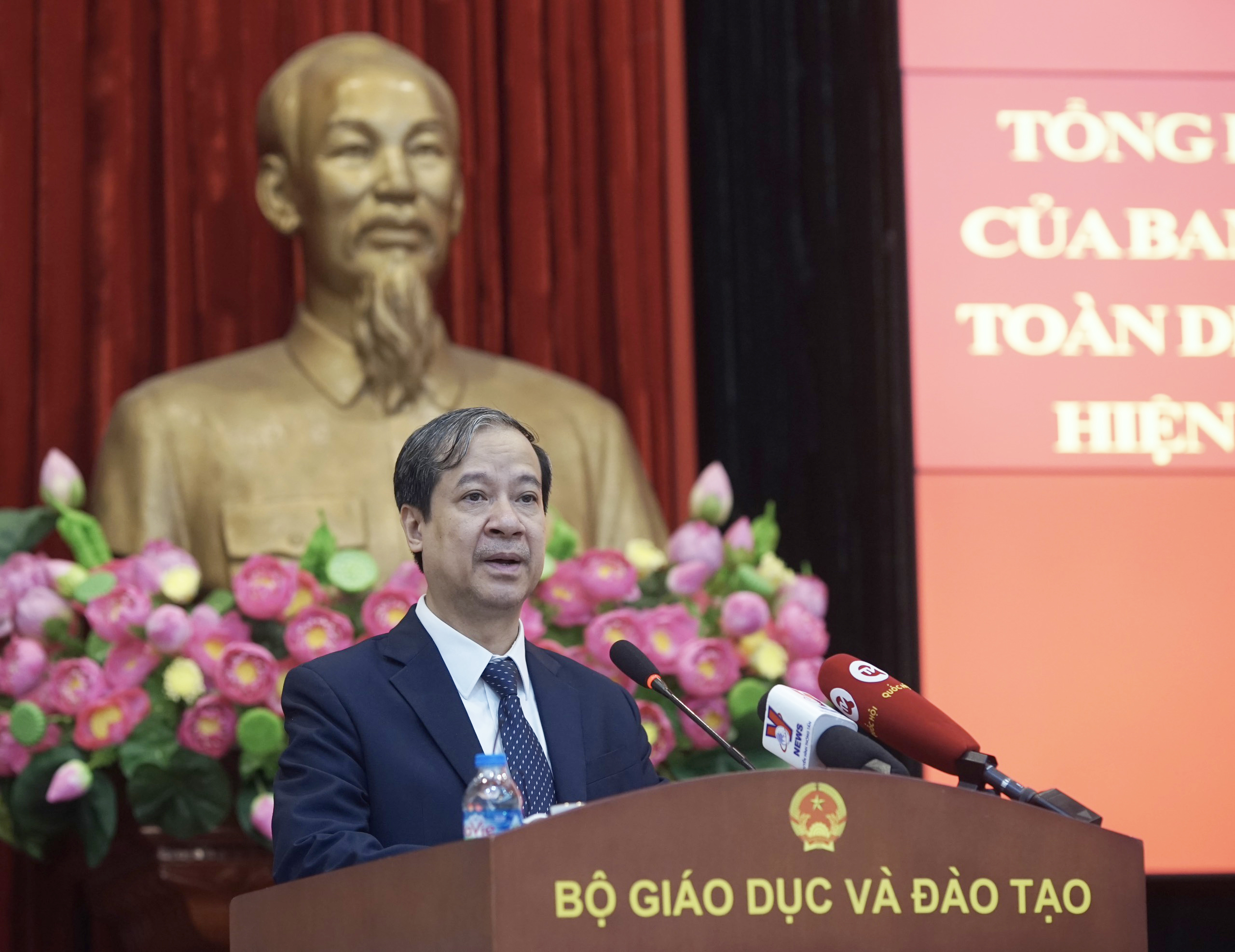 Bộ trưởng Bộ GD&ĐT Nguyễn Kim Sơn phát biểu khai mạc Hội nghị. Bộ trưởng Bộ GD&ĐT Nguyễn Kim Sơn phát biểu khai mạc Hội nghị.
