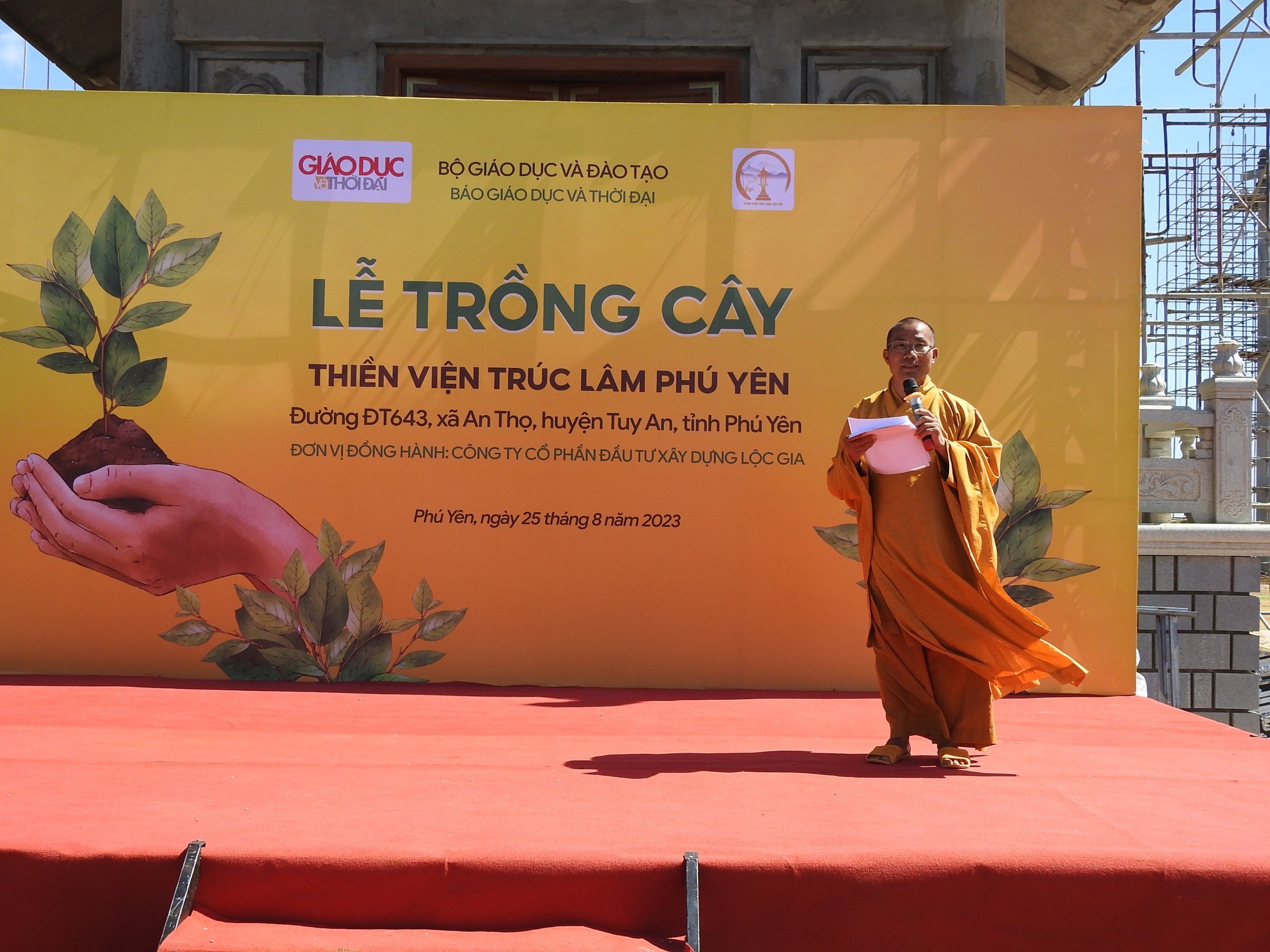 Đại đức Thích Đạt Ma Quang Hải trụ trì Thiền viện Trúc Lâm Phú Yên phát biểu tại buổi Lễ