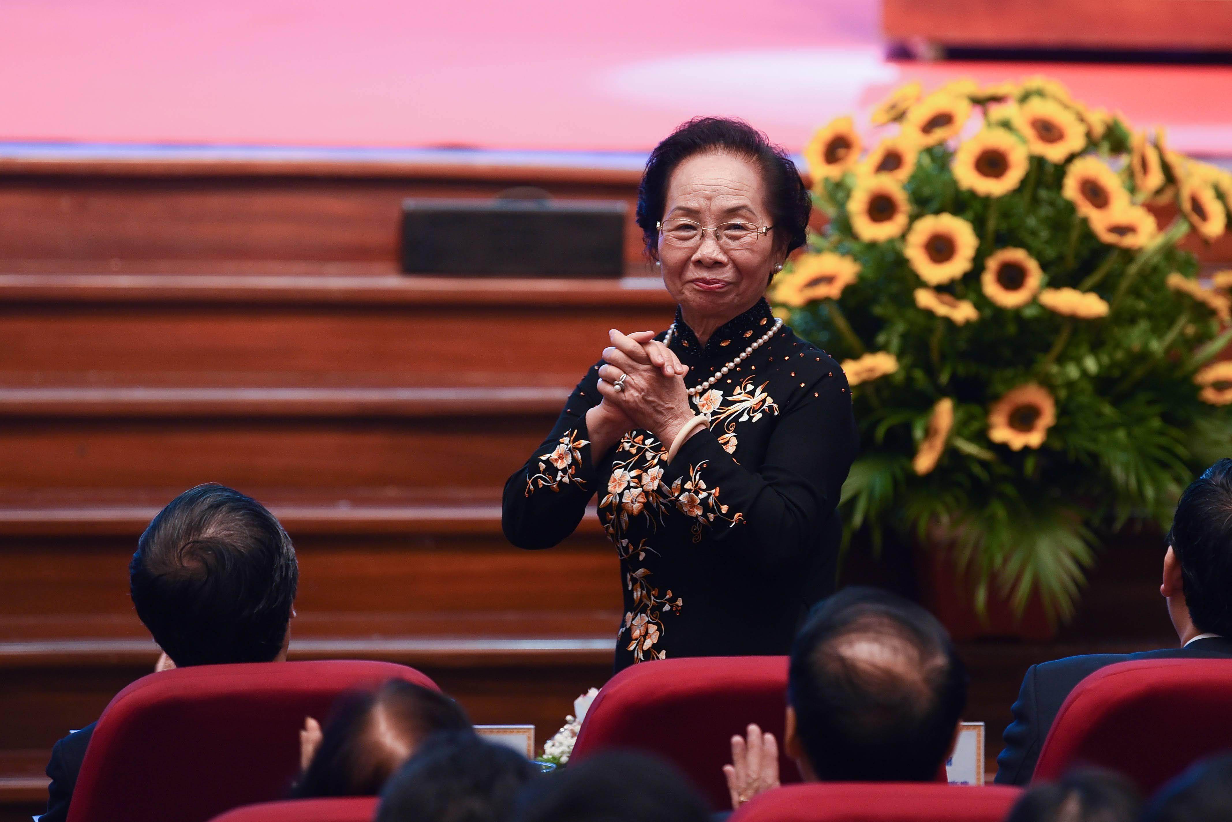 Bà Nguyễn Thị Doan - Nguyên Phó Chủ tịch nước, Chủ tịch Hội Khuyến học Việt Nam. Bà Nguyễn Thị Doan - Nguyên Phó Chủ tịch nước, Chủ tịch Hội Khuyến học Việt Nam.