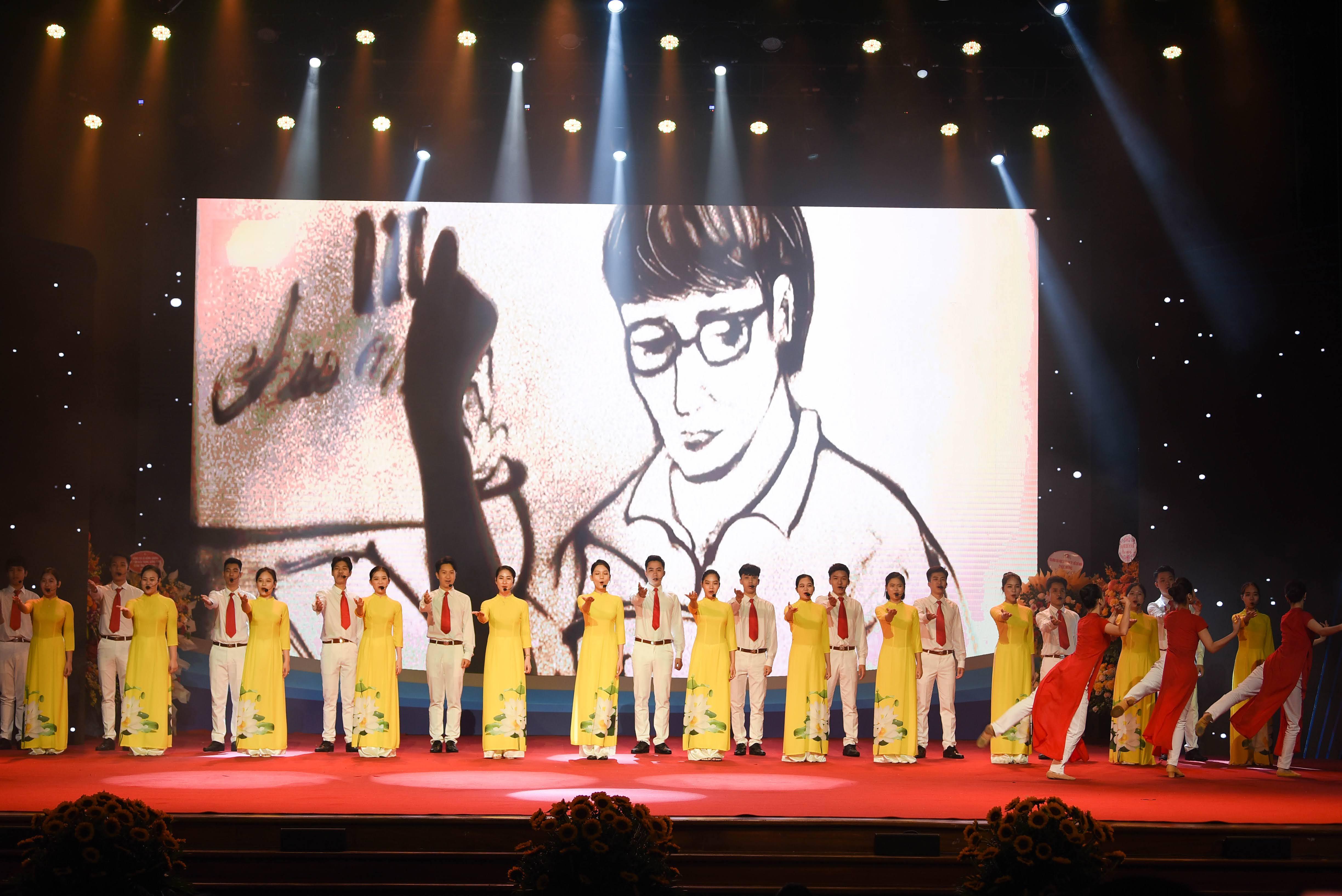 Đại lễ kỷ niệm 40 năm ngày Nhà giáo Việt Nam ảnh 27 Đại lễ kỷ niệm 40 năm ngày Nhà giáo Việt Nam ảnh 27