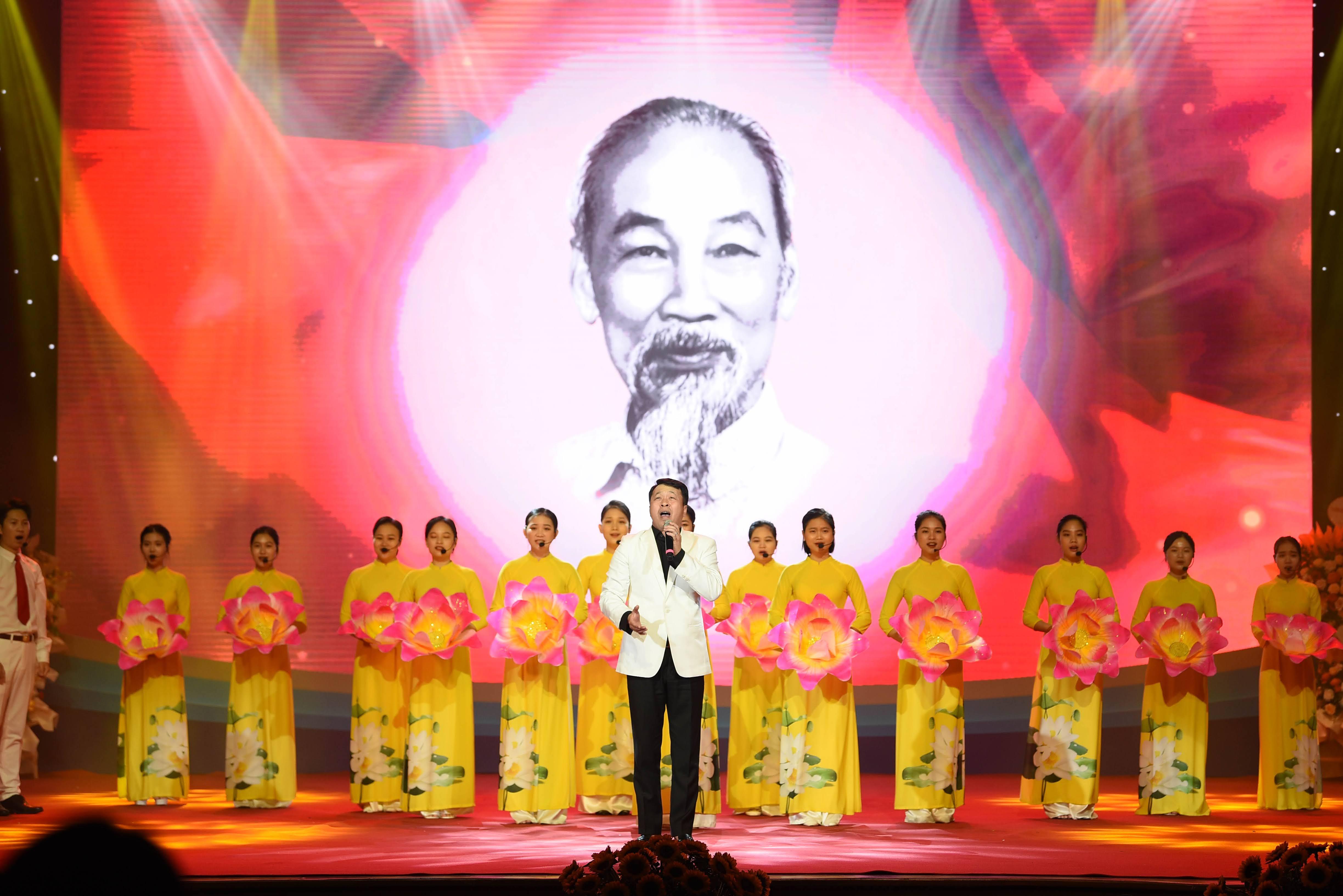 Đại lễ kỷ niệm 40 năm ngày Nhà giáo Việt Nam ảnh 25 Đại lễ kỷ niệm 40 năm ngày Nhà giáo Việt Nam ảnh 25