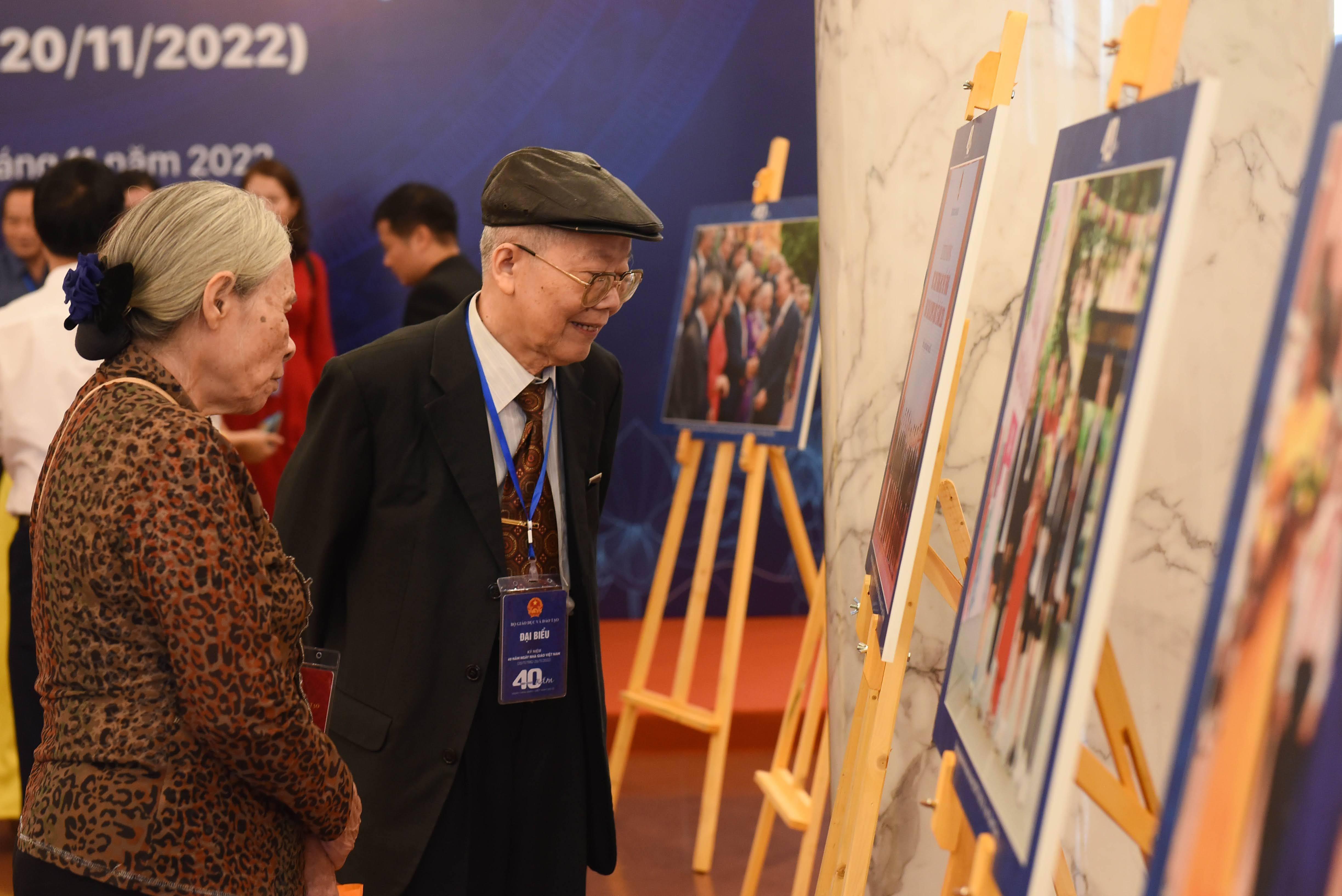 Đại lễ kỷ niệm 40 năm ngày Nhà giáo Việt Nam ảnh 12 Đại lễ kỷ niệm 40 năm ngày Nhà giáo Việt Nam ảnh 12