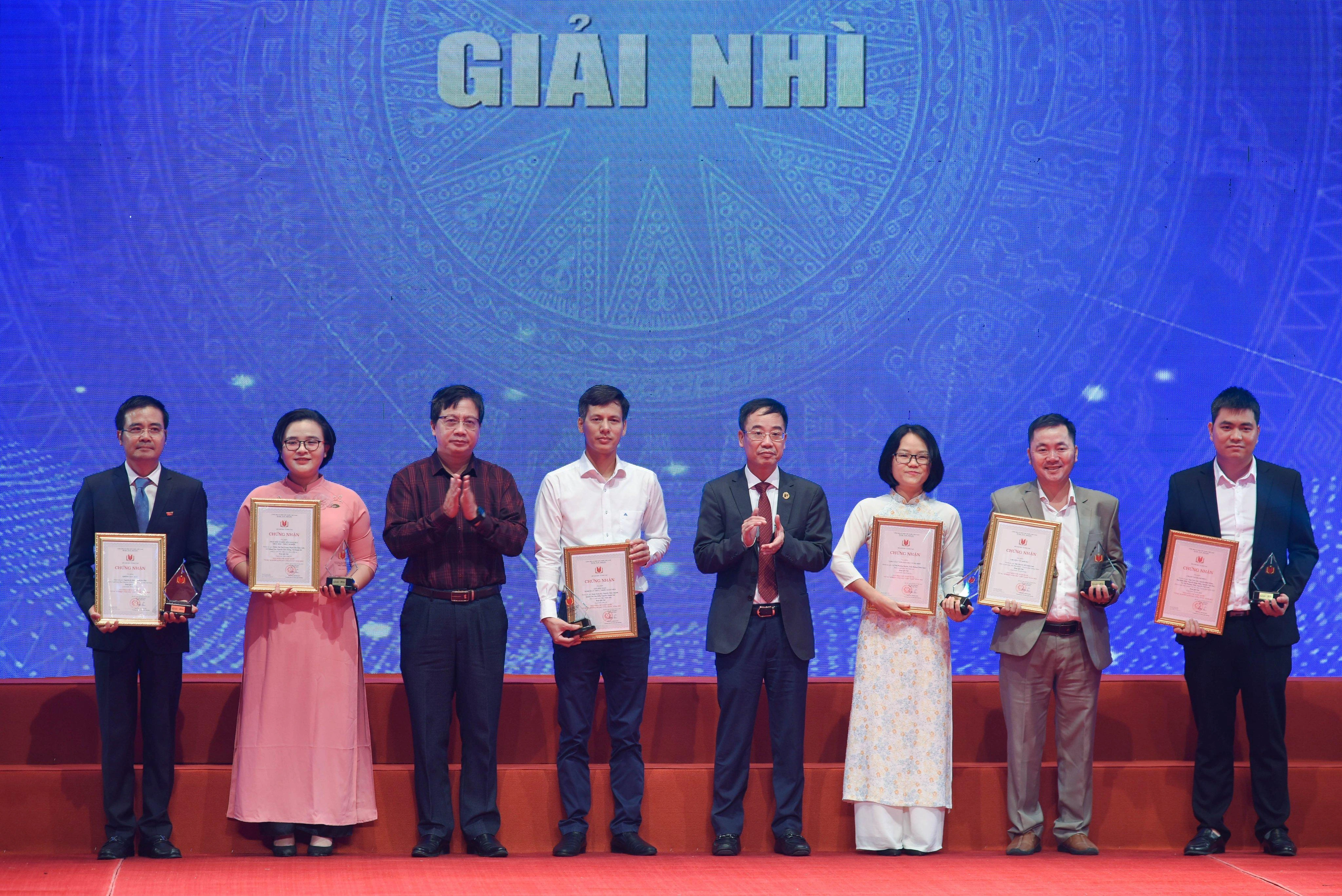 Lễ trao Giải báo chí toàn quốc 'Vì sự nghiệp Giáo dục Việt Nam' năm 2022 ảnh 27