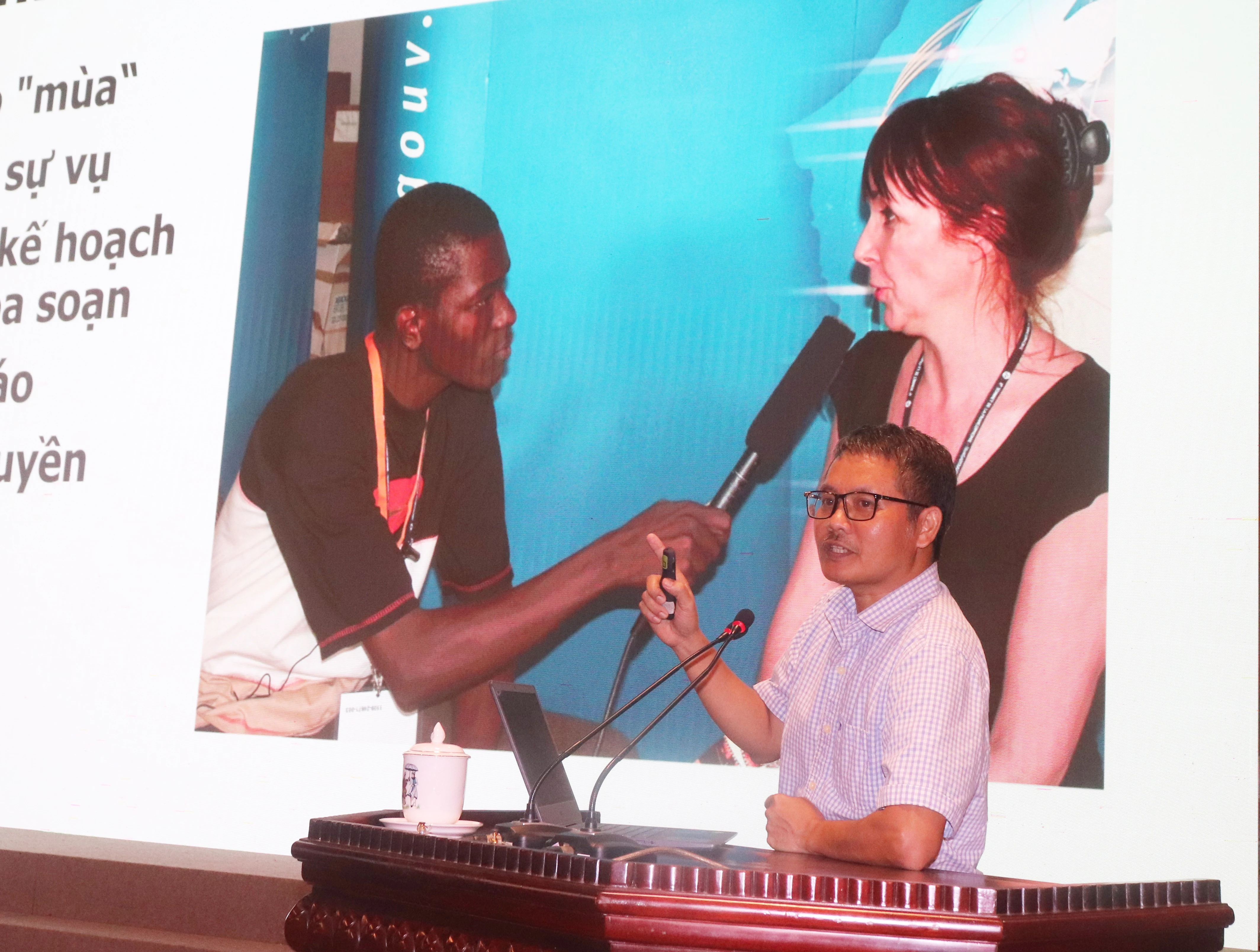 Nhà báo Nguyễn Đức Tuân - Phó Tổng Biên tập Báo GD&amp;TĐ với những ví dụ sinh động trong quá trình tác nghiệp và cung cấp thông tin cho báo chí của các đơn vị, nhà trường.