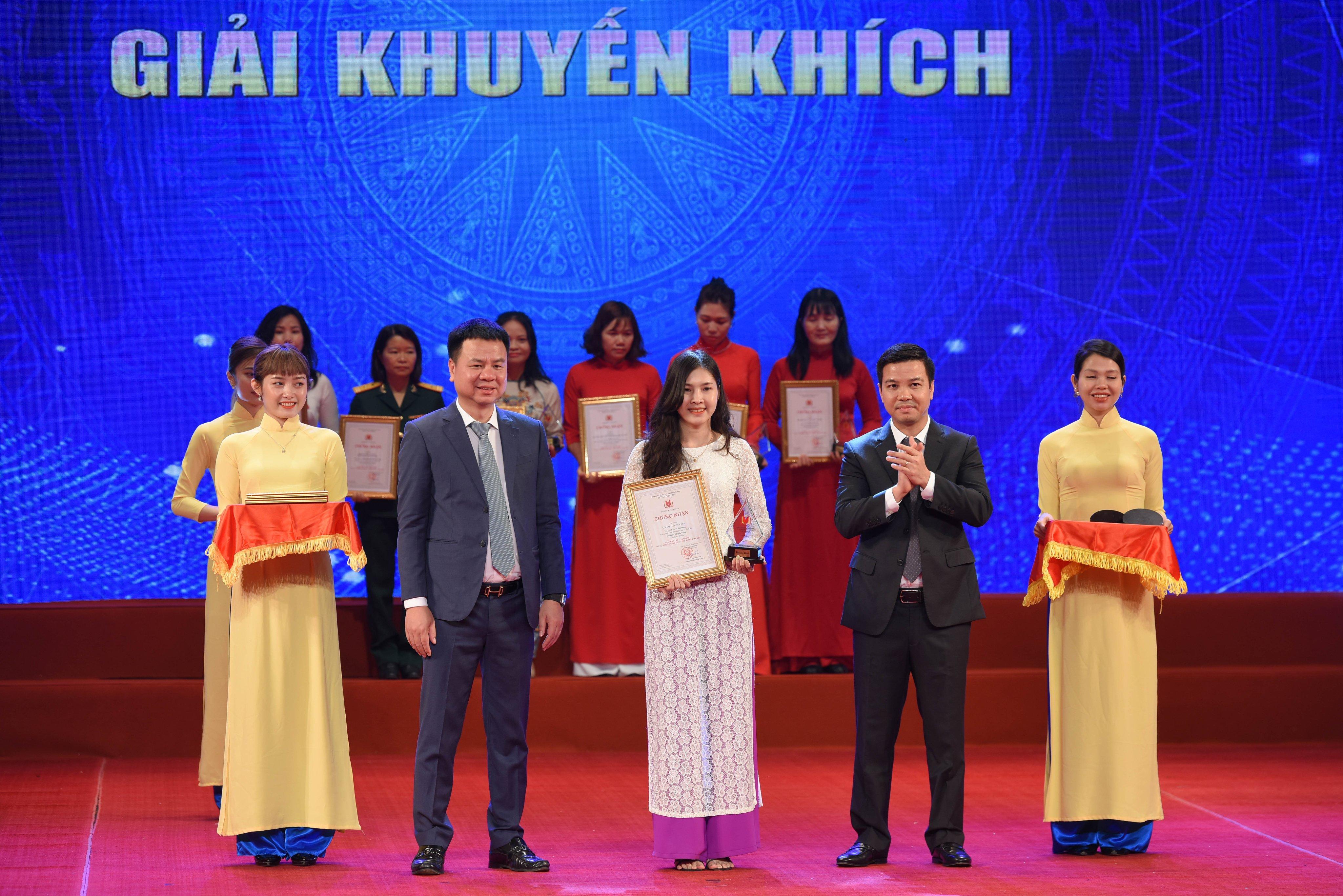 Lễ trao Giải báo chí toàn quốc 'Vì sự nghiệp Giáo dục Việt Nam' năm 2022 ảnh 16 Lễ trao Giải báo chí toàn quốc 'Vì sự nghiệp Giáo dục Việt Nam' năm 2022 ảnh 16