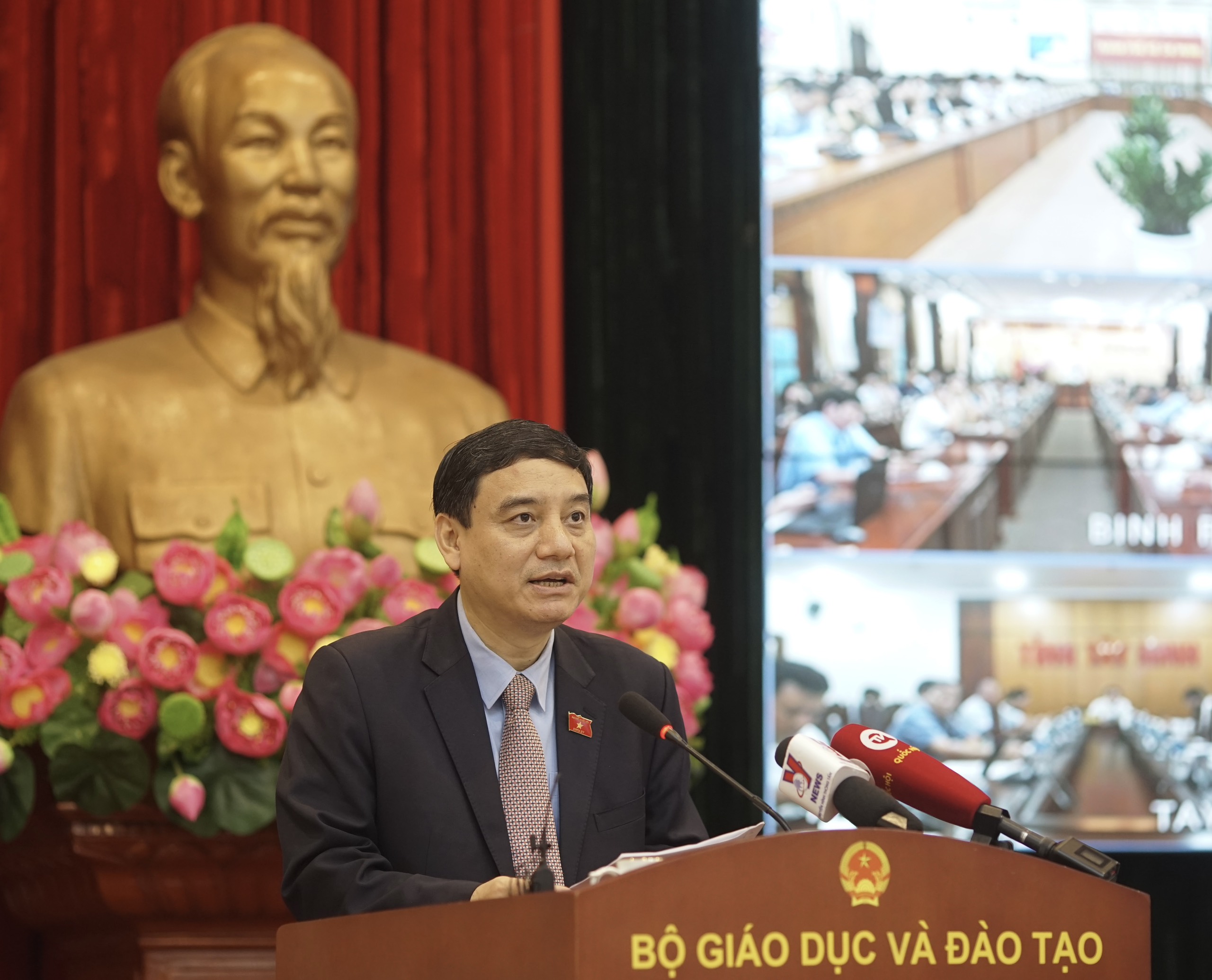 Ông Nguyễn Đắc Vinh - Chủ nhiệm Ủy ban Văn hóa Giáo dục của Quốc hội: Nghị quyết 29/NQ-TW có ý nghĩa đặc biệt quan trọng trong chiến lược phát triển đất nước về giáo dục đào tạo. Ông Nguyễn Đắc Vinh - Chủ nhiệm Ủy ban Văn hóa Giáo dục của Quốc hội: Nghị quyết 29/NQ-TW có ý nghĩa đặc biệt quan trọng trong chiến lược phát triển đất nước về giáo dục đào tạo.