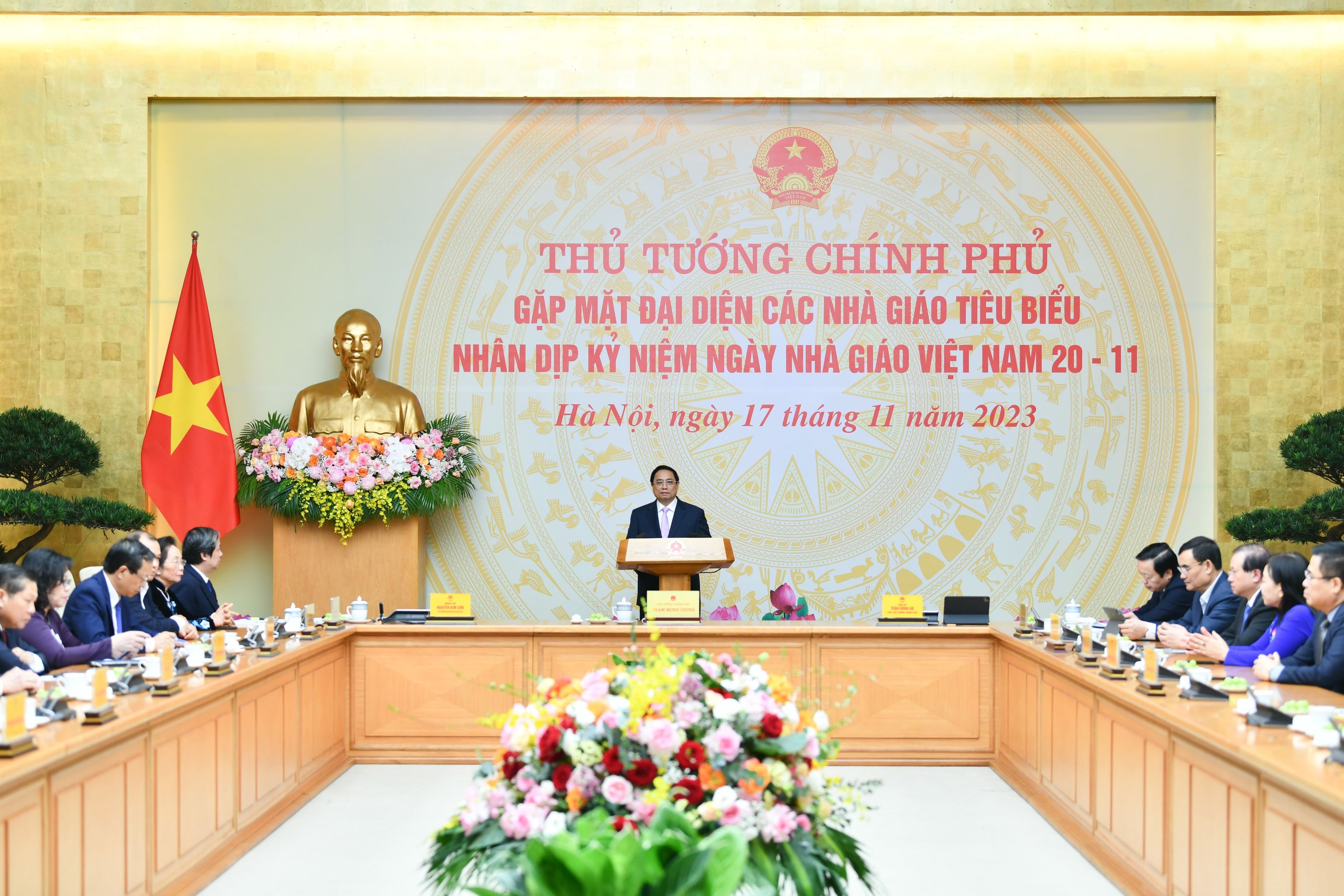 Thủ tướng Chính phủ gặp mặt đại diện các nhà giáo tiêu biểu ảnh 13 Thủ tướng Chính phủ gặp mặt đại diện các nhà giáo tiêu biểu ảnh 13