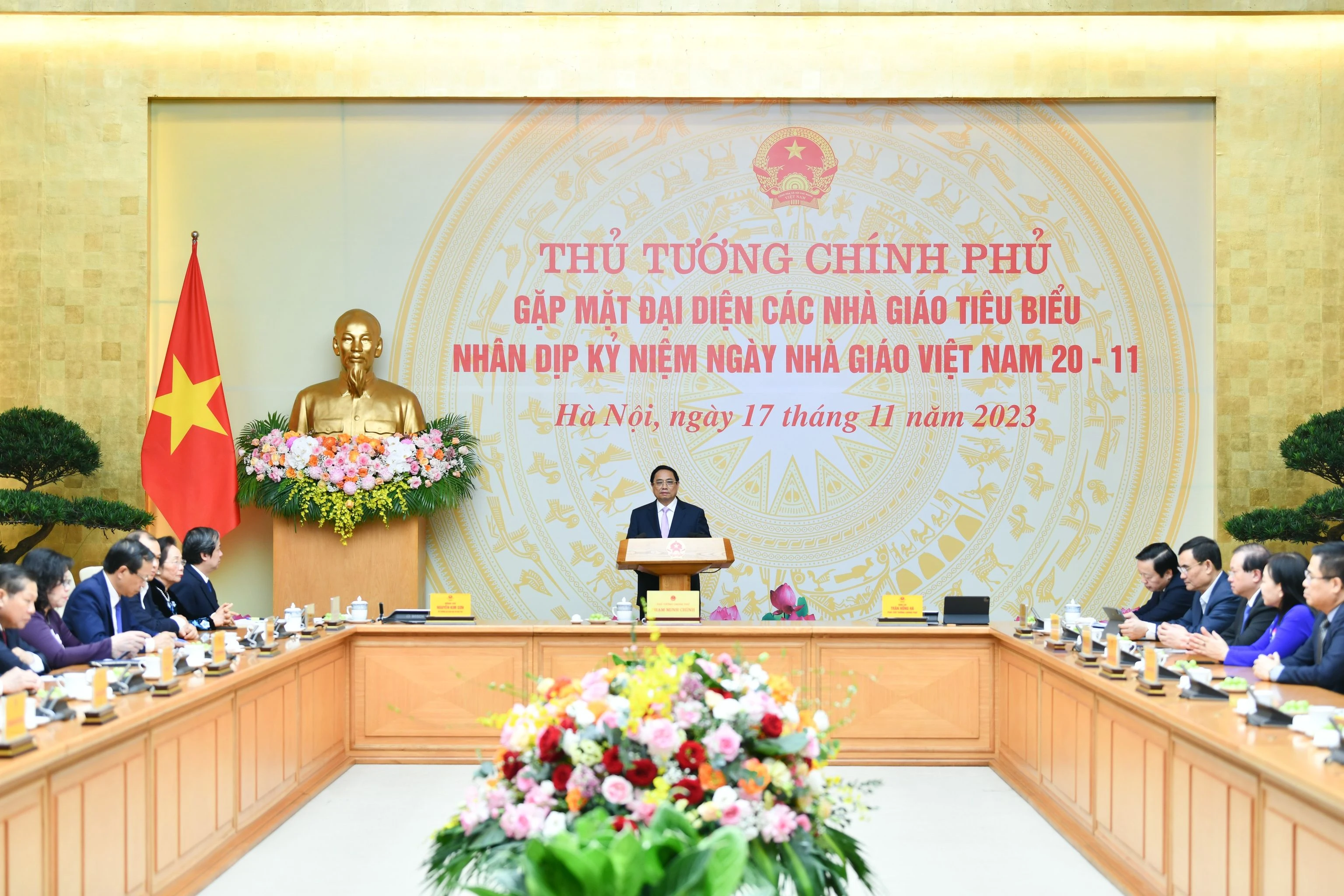 Thủ tướng Chính phủ gặp mặt đại diện các nhà giáo tiêu biểu ảnh 13