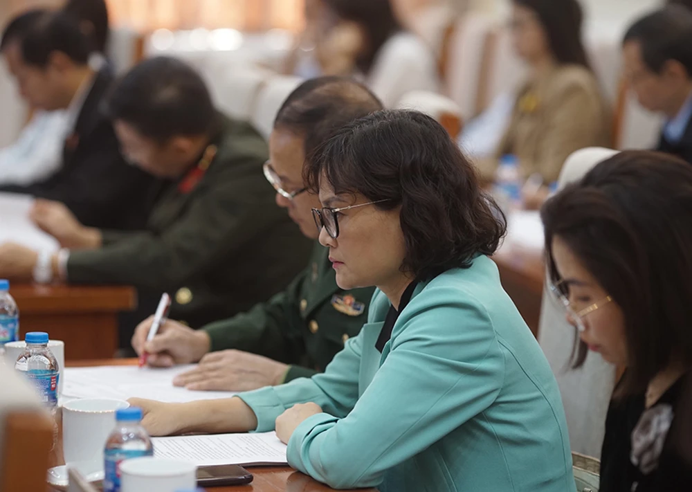 Đại biểu dự Hội nghị tại điểm cầu Bộ Giáo dục và Đào tạo.