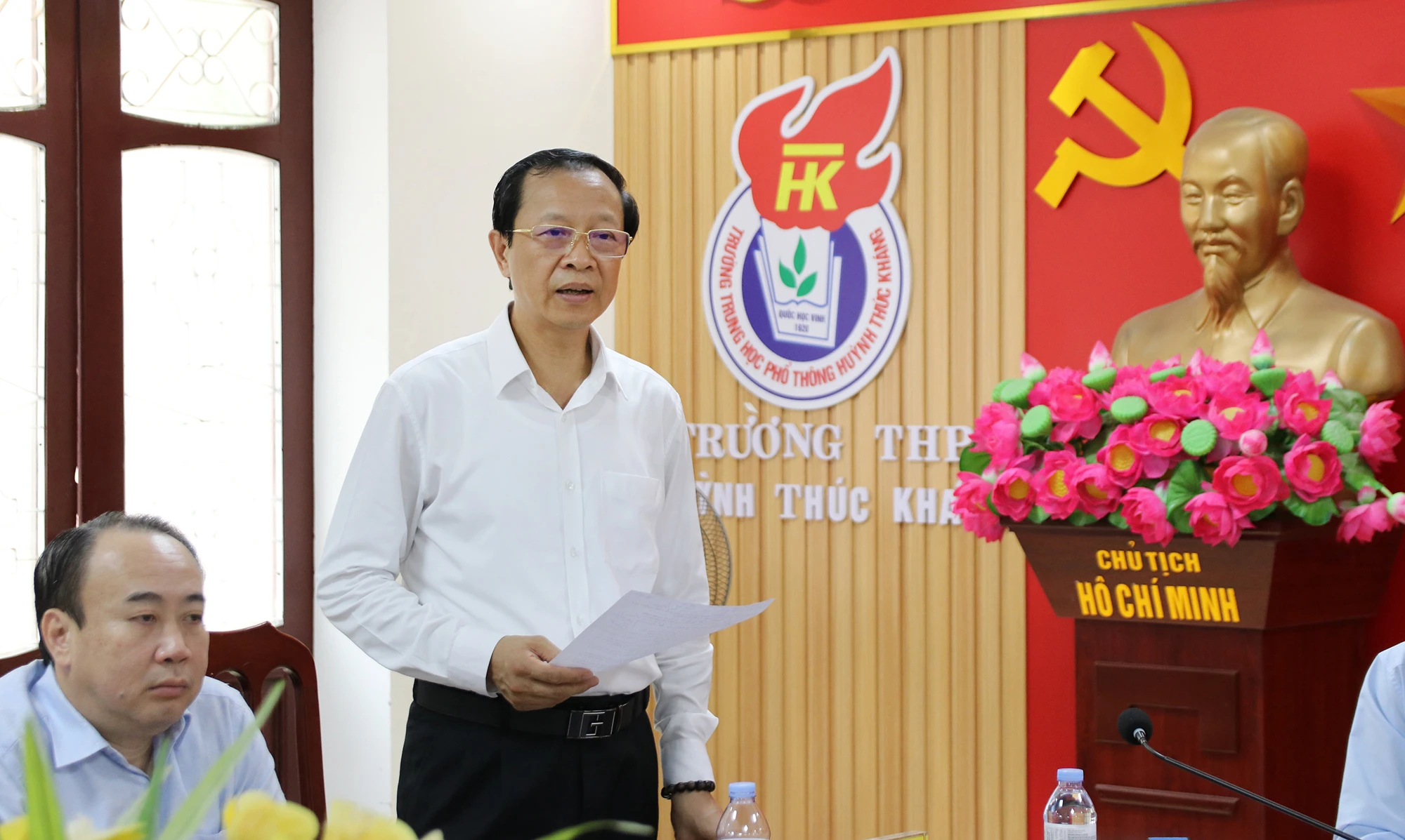 Thứ trưởng Bộ GD&amp;ĐT Phạm Ngọc Thưởng phát biểu tại cuộc họp.