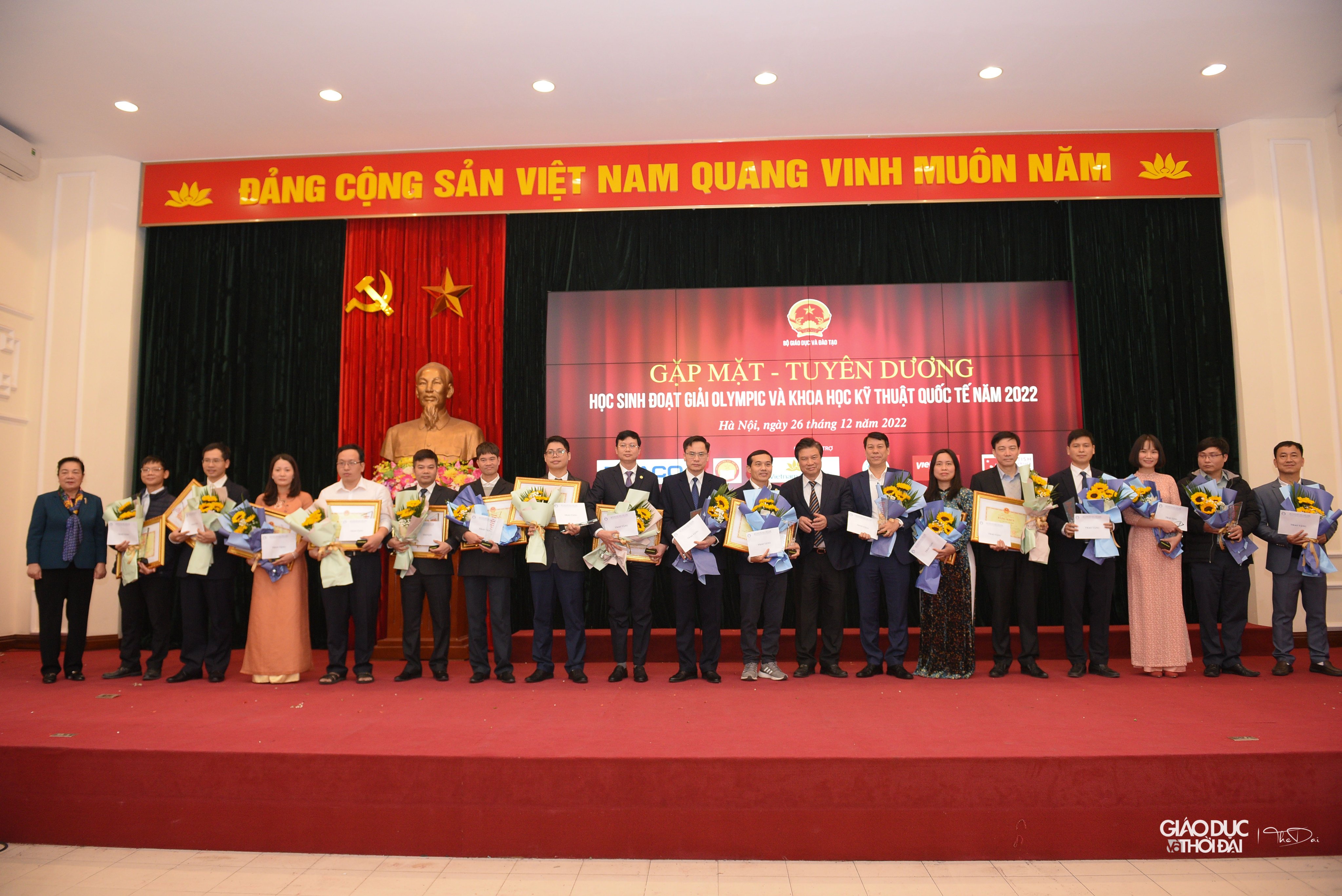 Vinh danh học sinh đoạt giải Olympic và Khoa học kỹ thuật quốc tế ảnh 28 Vinh danh học sinh đoạt giải Olympic và Khoa học kỹ thuật quốc tế ảnh 28