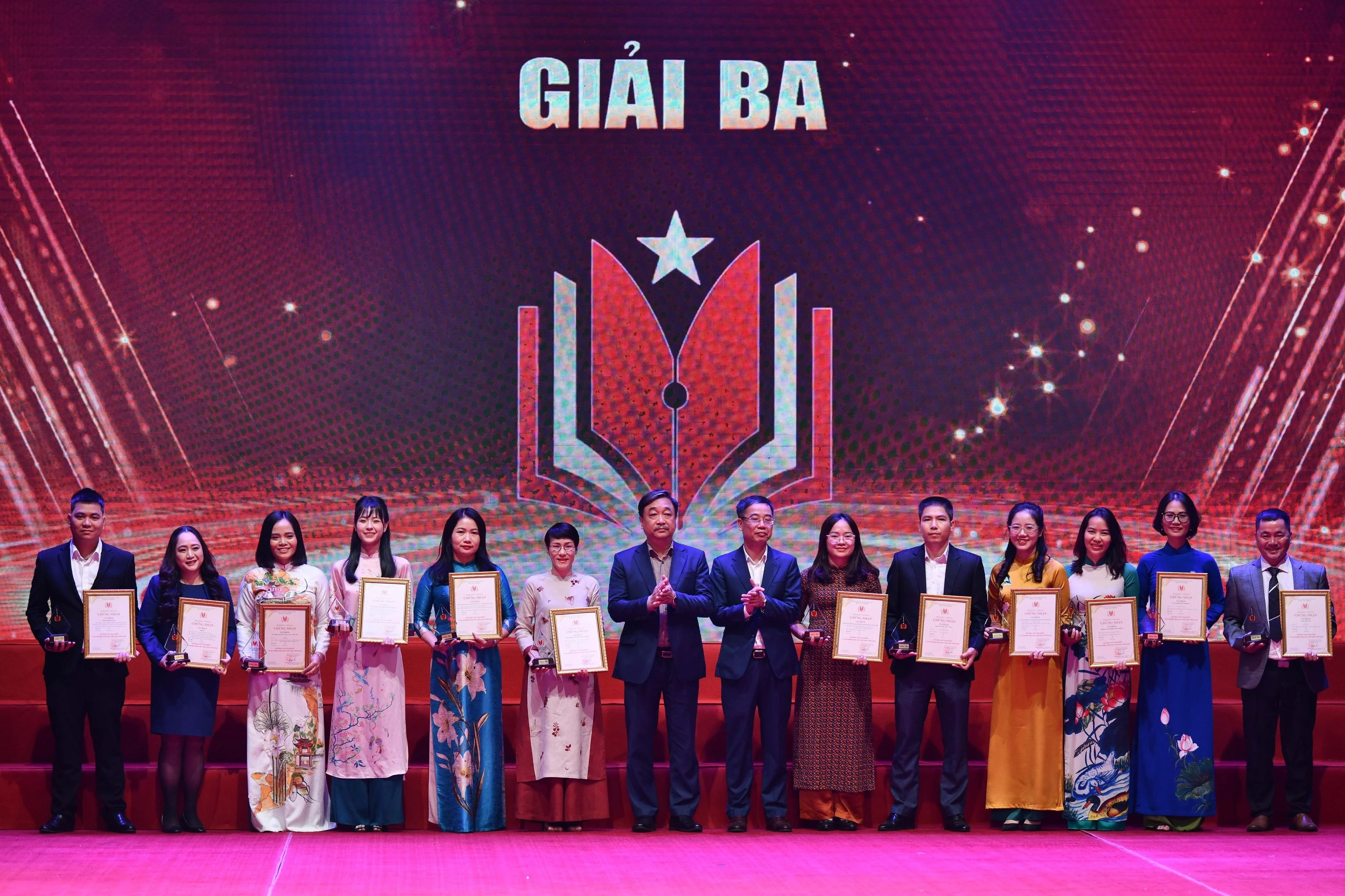 Lễ trao Giải báo chí toàn quốc 'Vì sự nghiệp Giáo dục Việt Nam' năm 2023 ảnh 17