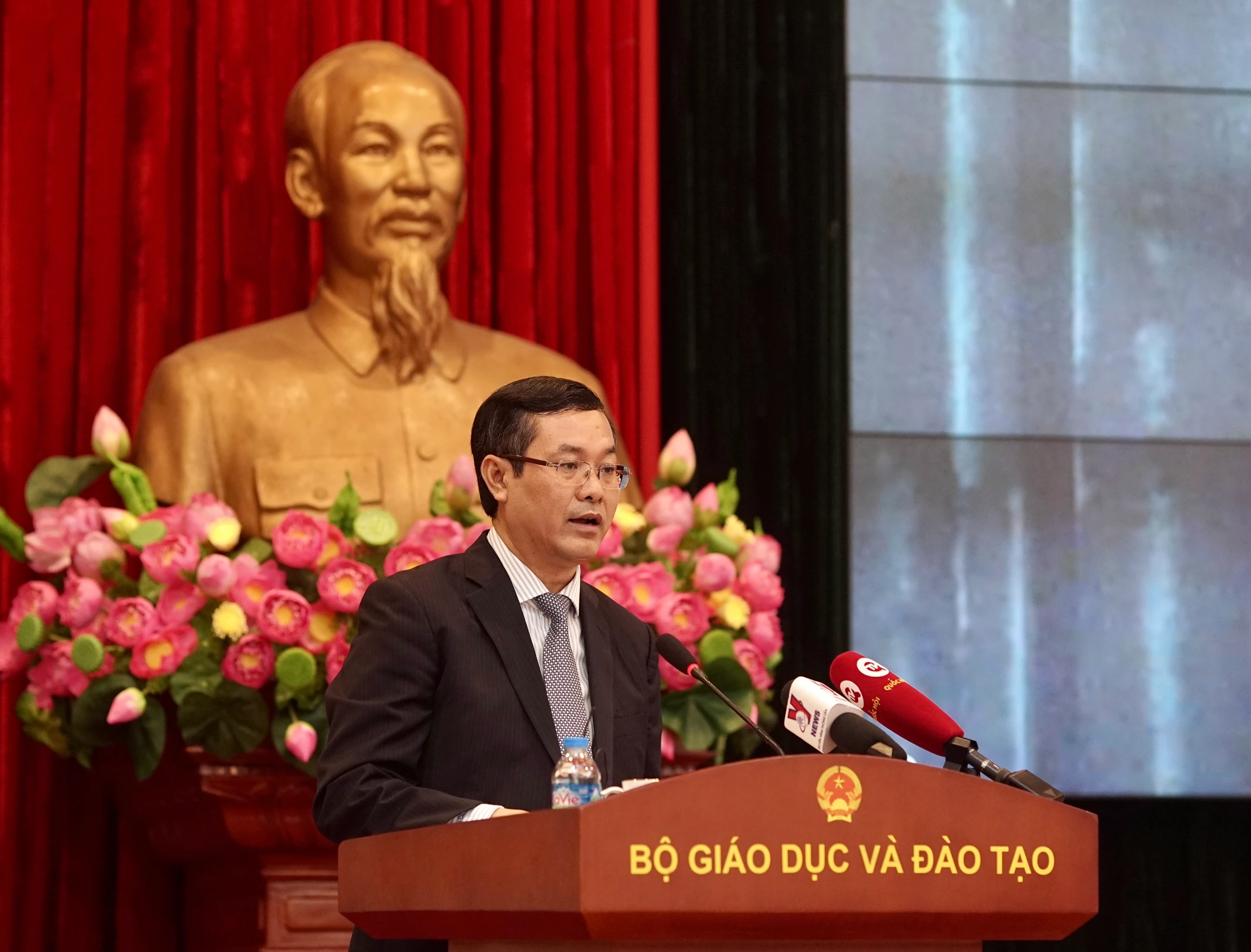 Thứ trưởng Bộ GD&amp;ĐT Nguyễn Văn Phúc báo cáo tóm tắt kết quả 10 năm thực hiện Nghị quyết số 29.