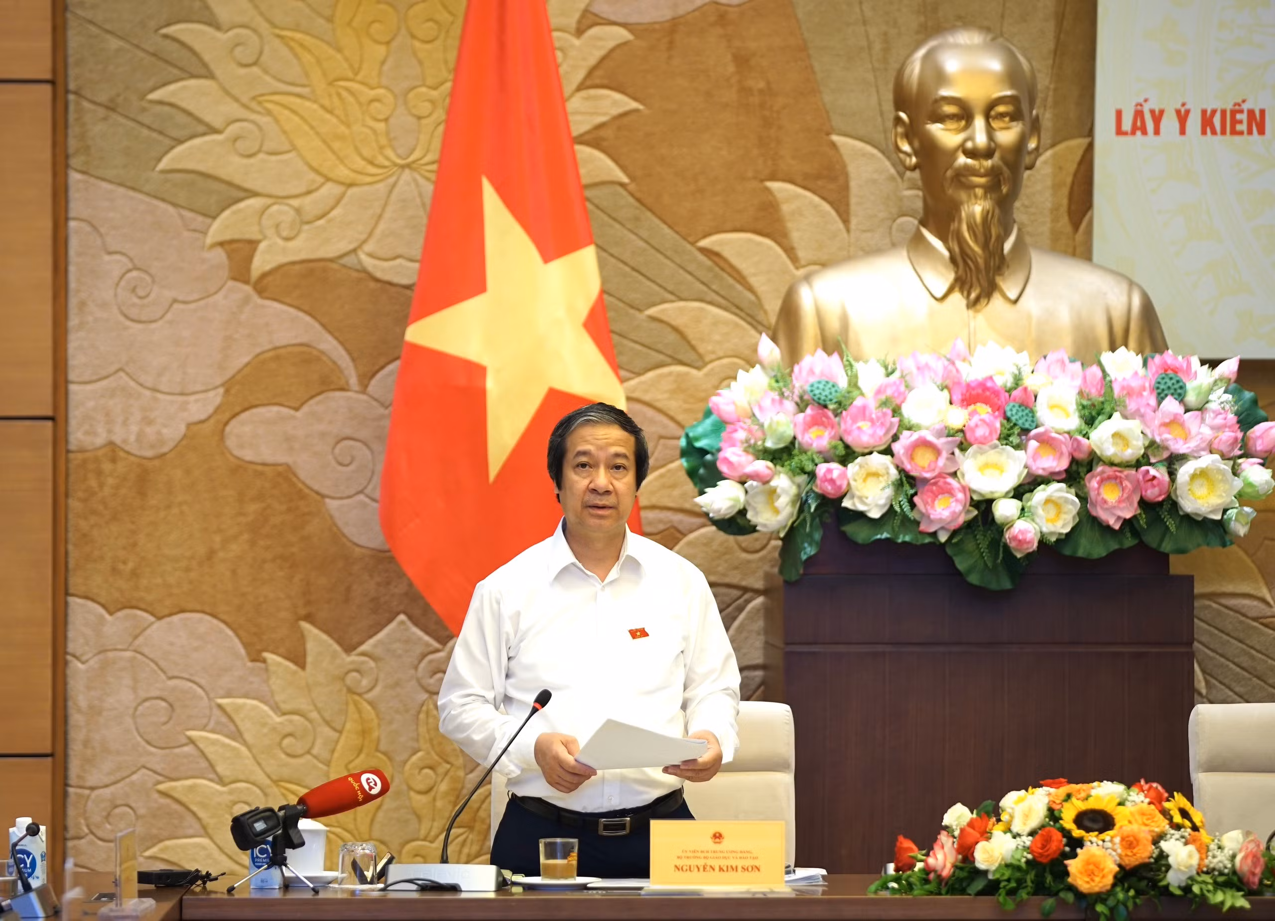 Bộ trưởng Nguyễn Kim Sơn phát biểu tại hội thảo.