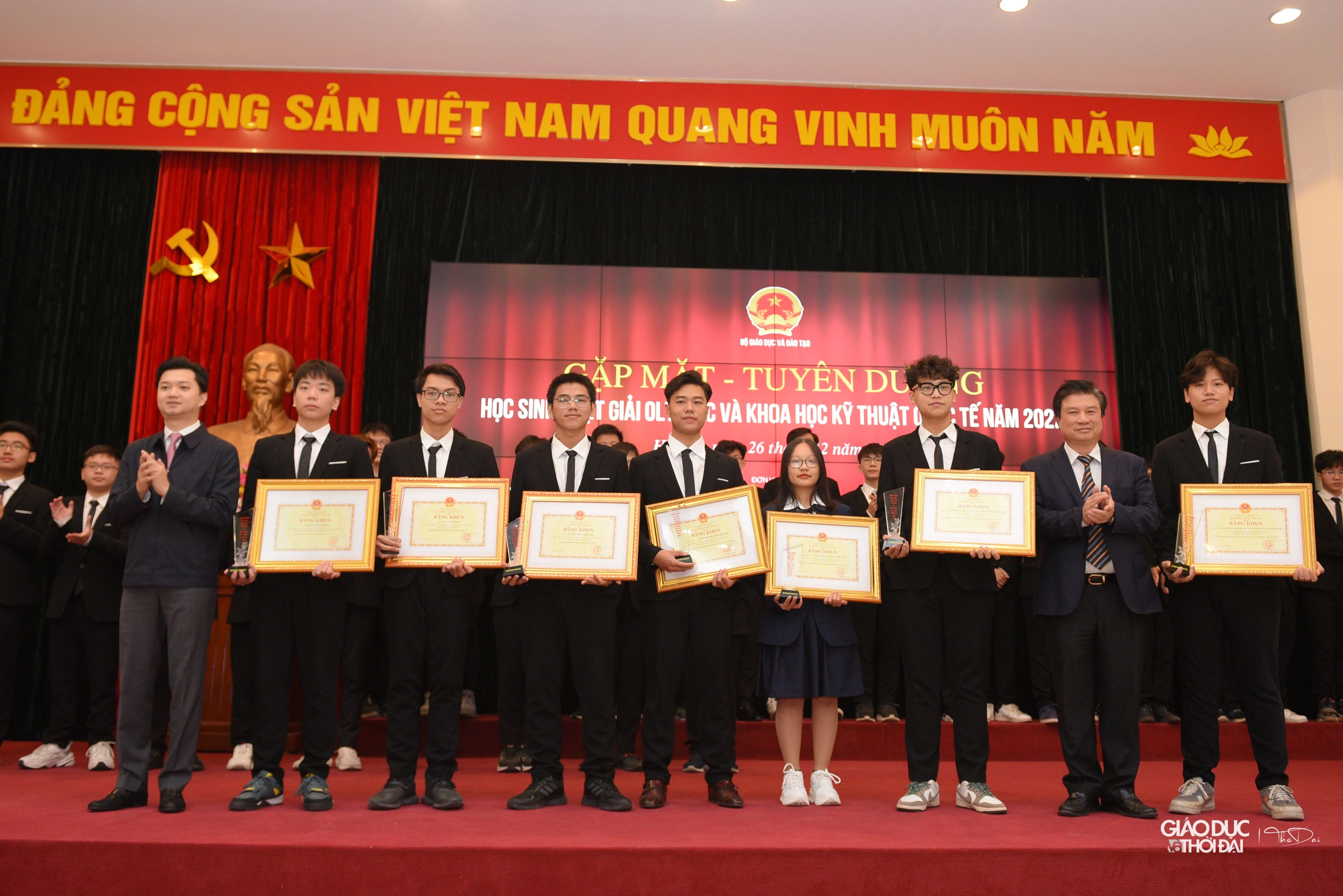 Vinh danh học sinh đoạt giải Olympic và Khoa học kỹ thuật quốc tế ảnh 25