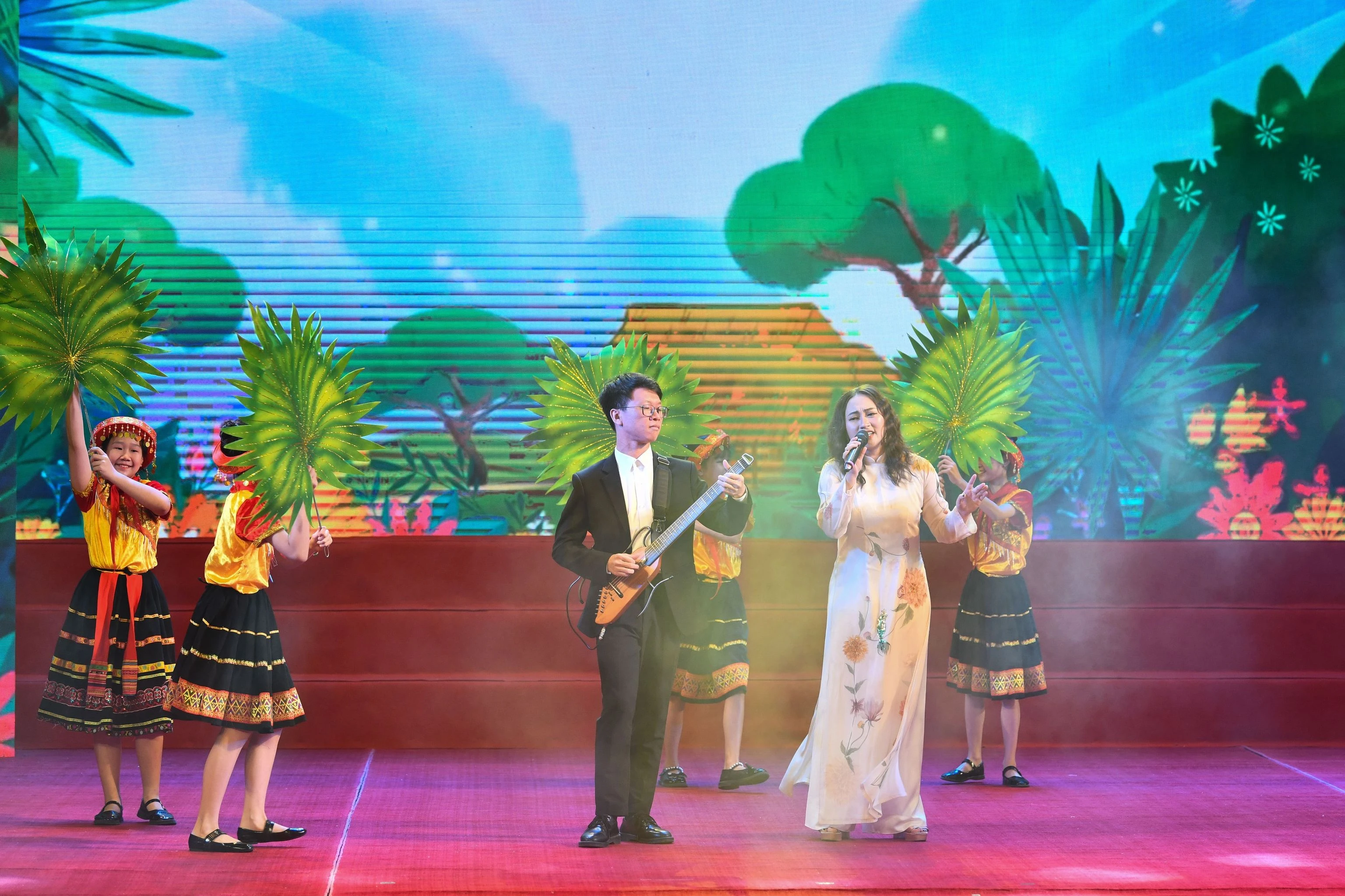 Lễ trao Giải báo chí toàn quốc 'Vì sự nghiệp Giáo dục Việt Nam' năm 2023 ảnh 16