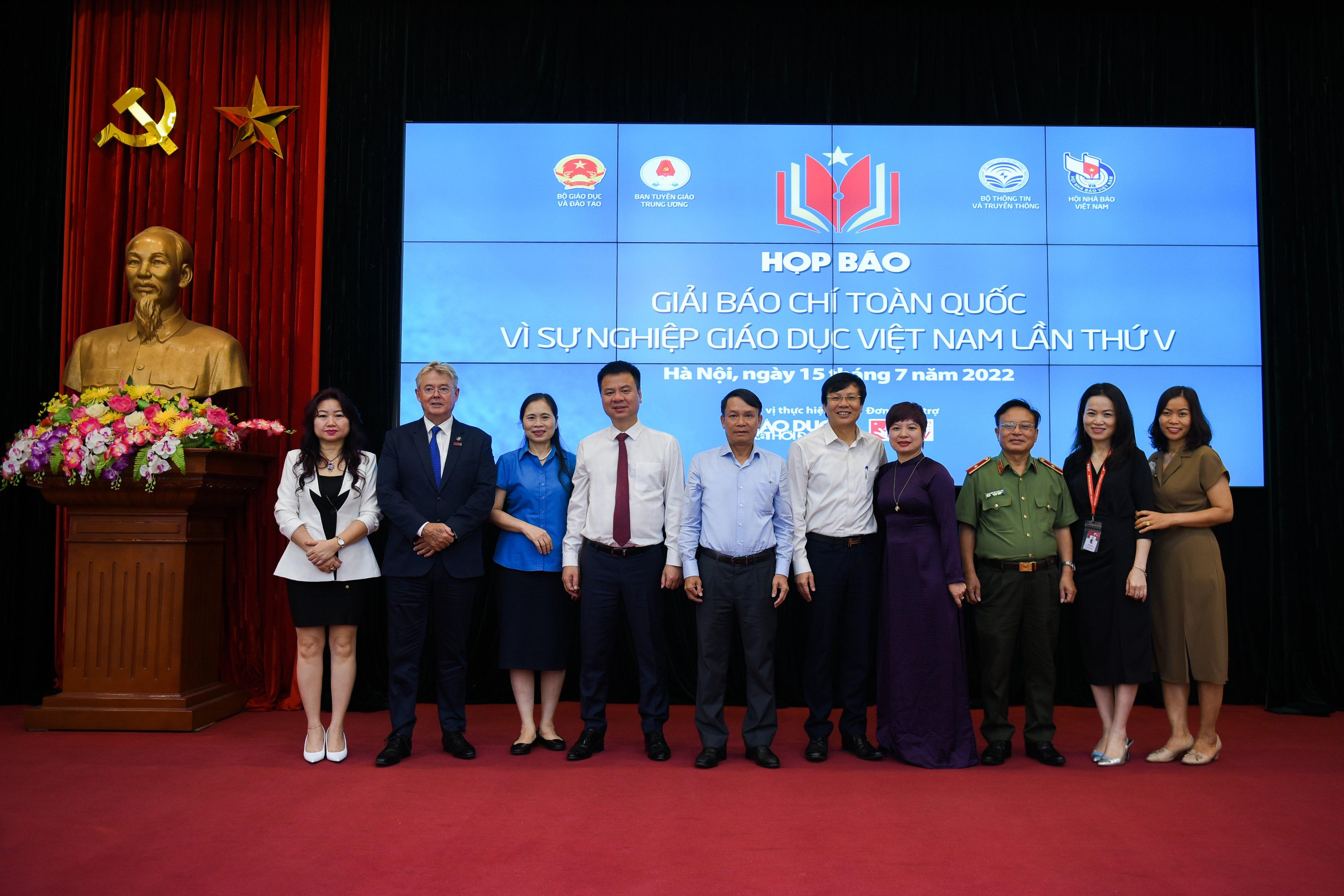 Các đại biểu tham dự họp báo. Các đại biểu tham dự họp báo.