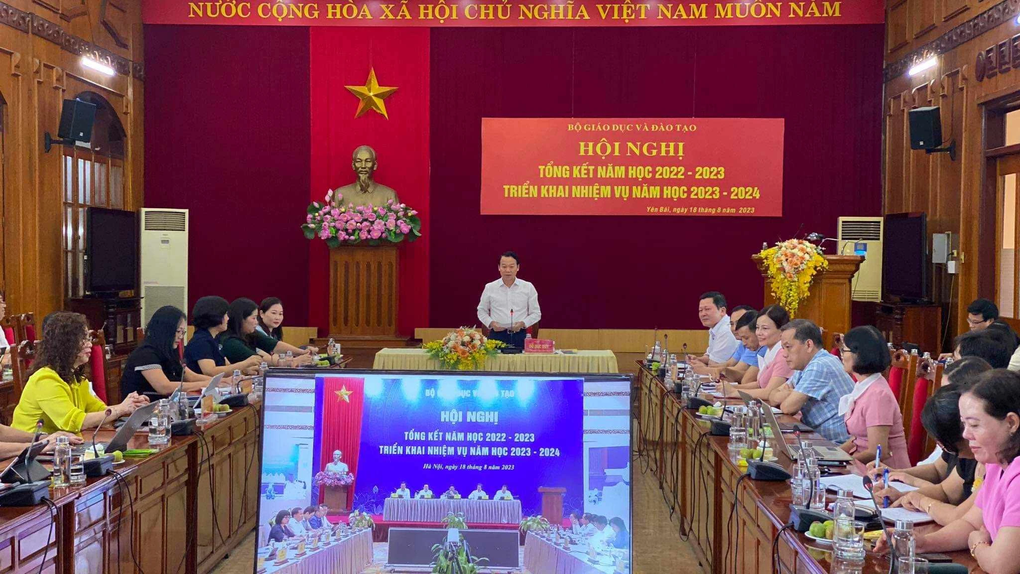 Từ điểm cầu Yên Bái, báo cáo Hội nghị, ông Đỗ Đức Duy - Bí thư Tỉnh ủy Yên Bái đề nghị Chính phủ tiếp tục quan tâm, giao bổ sung biên chế giáo viên cho tỉnh đảm bảo đủ định mức theo quy định.