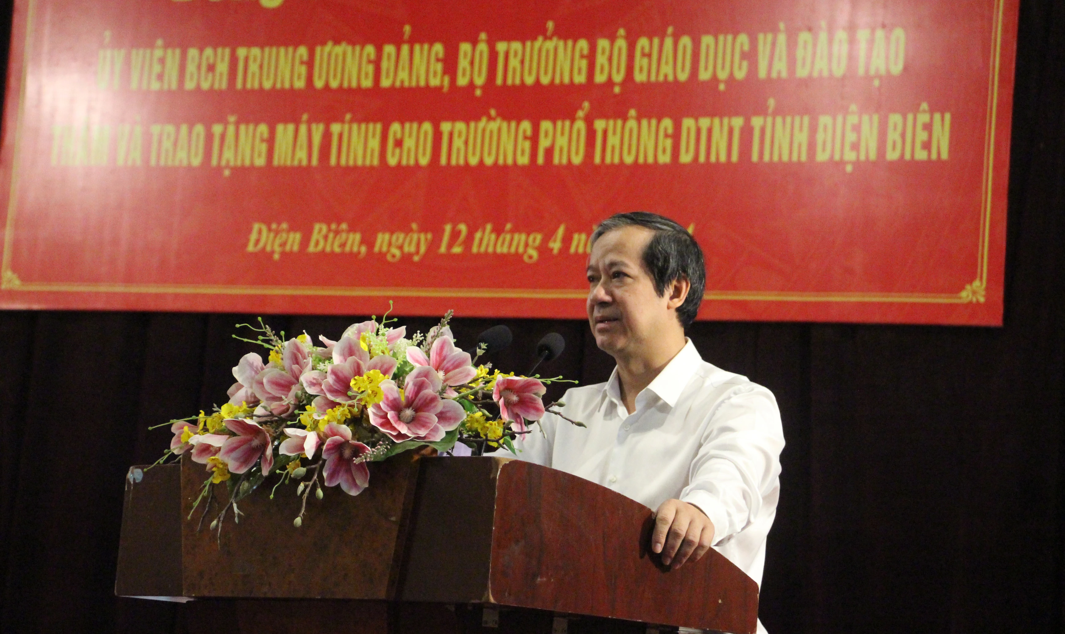 Bộ trưởng Nguyễn Kim Sơn phát biểu tại Trường phổ thông DTNT tỉnh Điện Biên.