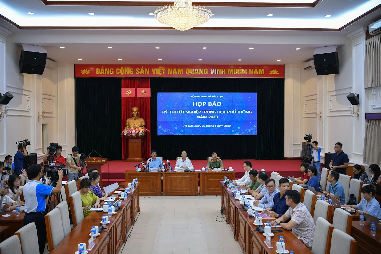 Quang cảnh buổi họp báo.