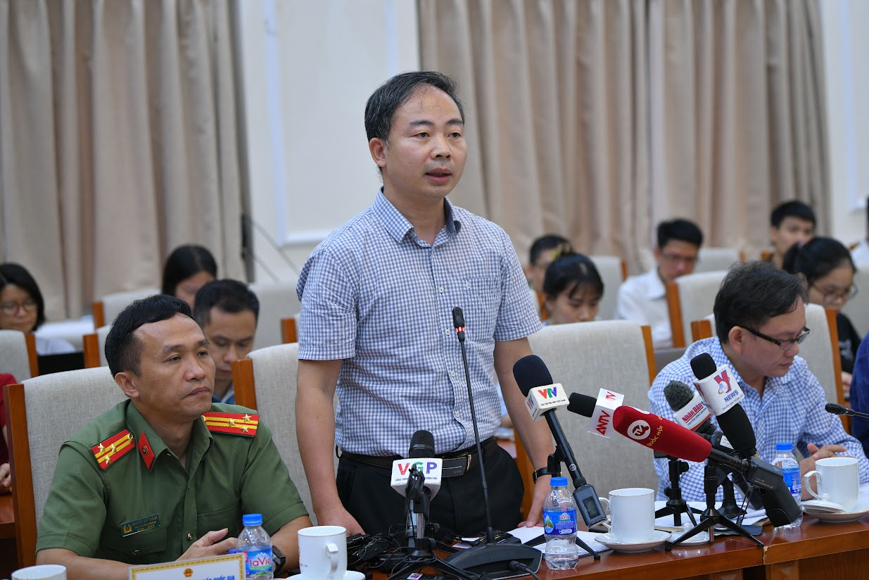 Ông Nguyễn Ngọc Hà – Trưởng Ban đề thi thông tin tại cuộc họp báo. Ông Nguyễn Ngọc Hà – Trưởng Ban đề thi thông tin tại cuộc họp báo.