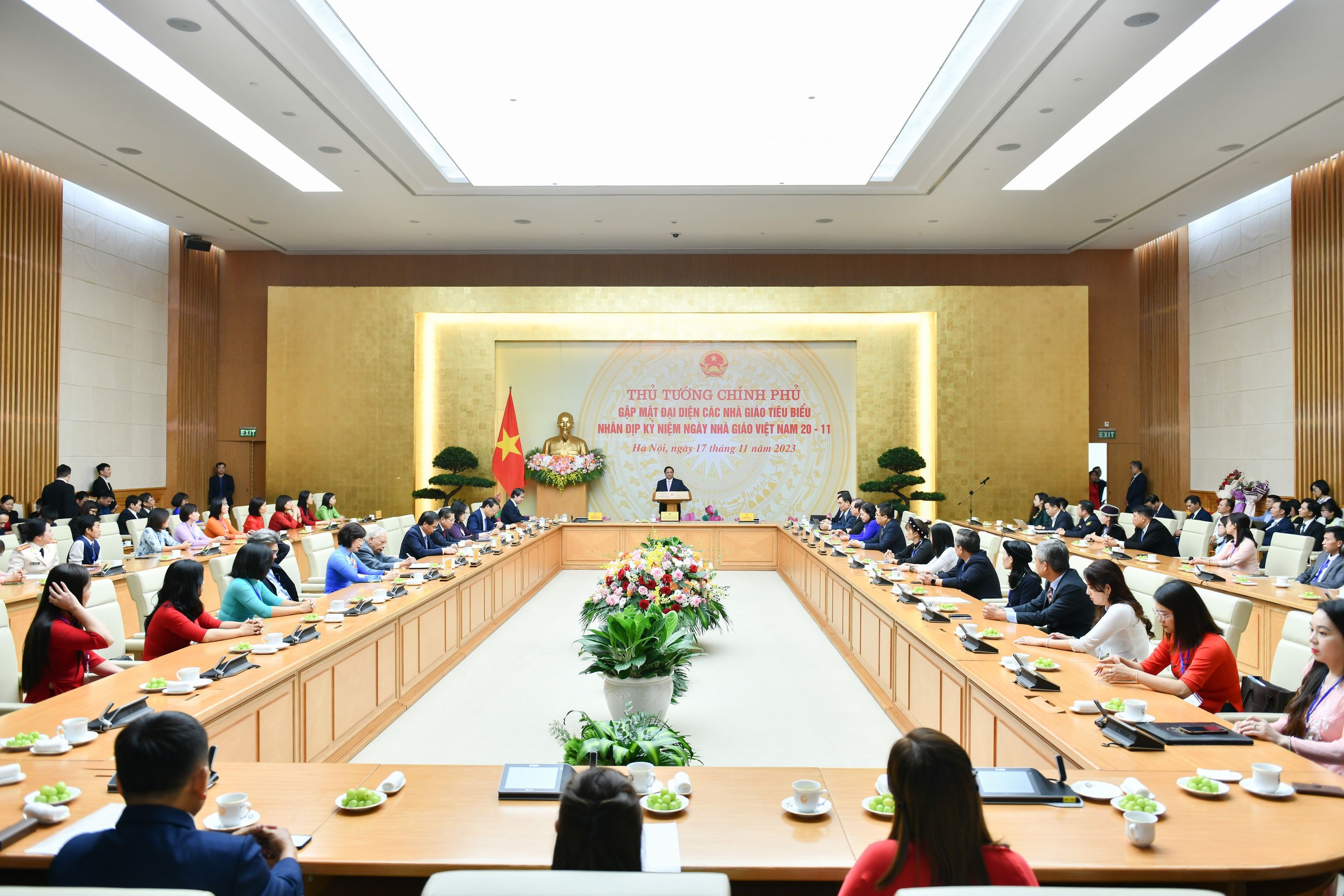 Quang cảnh buổi gặp mặt. Quang cảnh buổi gặp mặt.