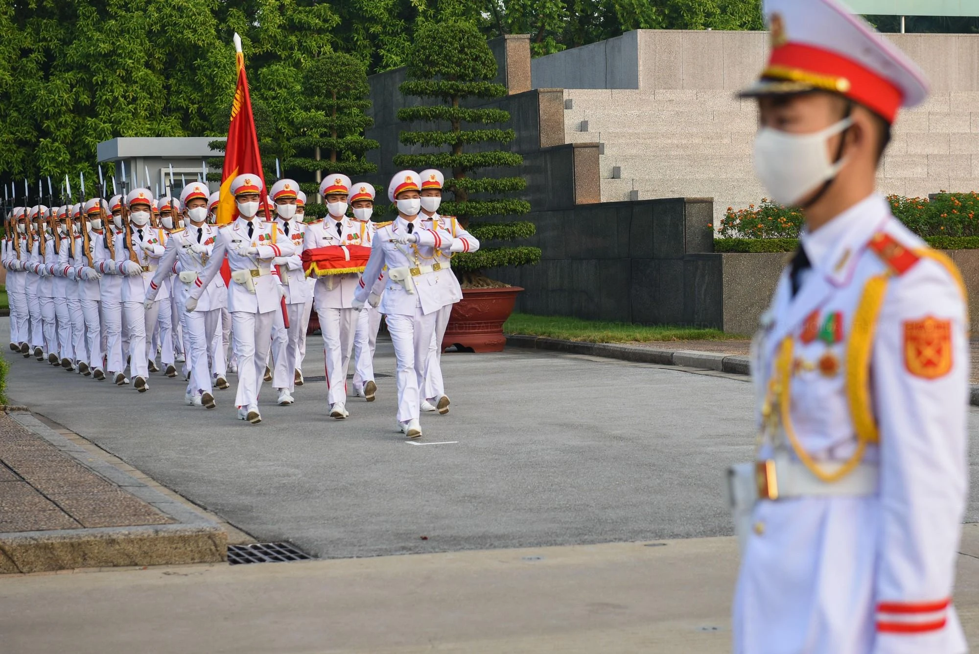 Đội hình tiêu binh gồm 34 chiến sĩ. Dẫn đầu là Quân kỳ quyết thắng, sau đó là 34 đồng chí tượng trưng cho 34 chiến sĩ đầu tiên của Quân đội nhân dân Việt Nam. Đội hình tiêu binh gồm 34 chiến sĩ. Dẫn đầu là Quân kỳ quyết thắng, sau đó là 34 đồng chí tượng trưng cho 34 chiến sĩ đầu tiên của Quân đội nhân dân Việt Nam.