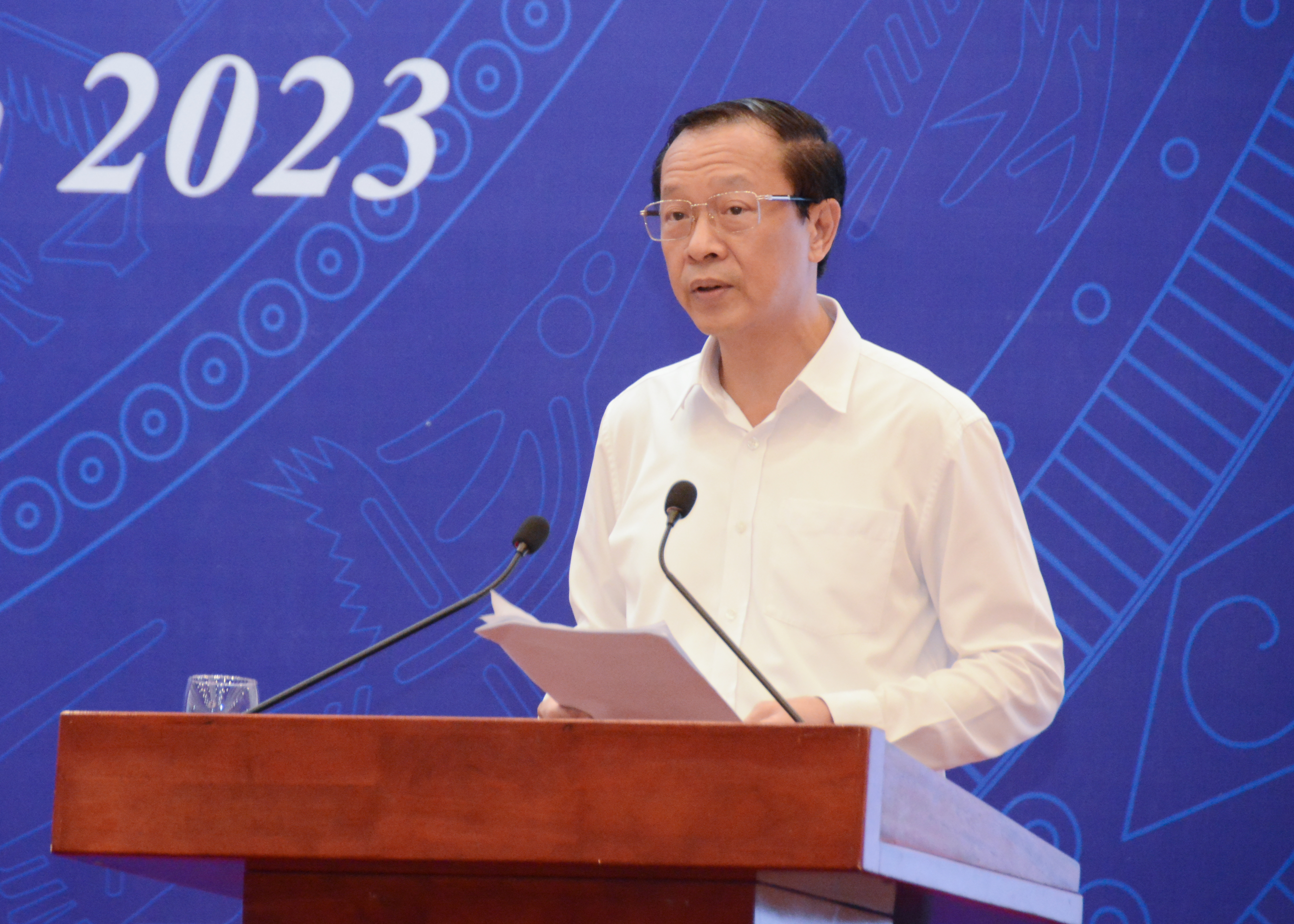 Thứ trưởng Bộ GD&amp;ĐT Phạm Ngọc Thưởng báo cáo kết quả thực hiện nhiệm vụ năm học 2022-2023 phương hướng, nhiệm vụ trọng tâm năm học 2023-2024.
