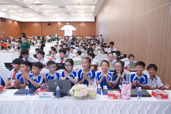 Các thí sinh hào hứng chờ tham gia cuộc thi Robothon cấp TP Cần Thơ năm 2025.